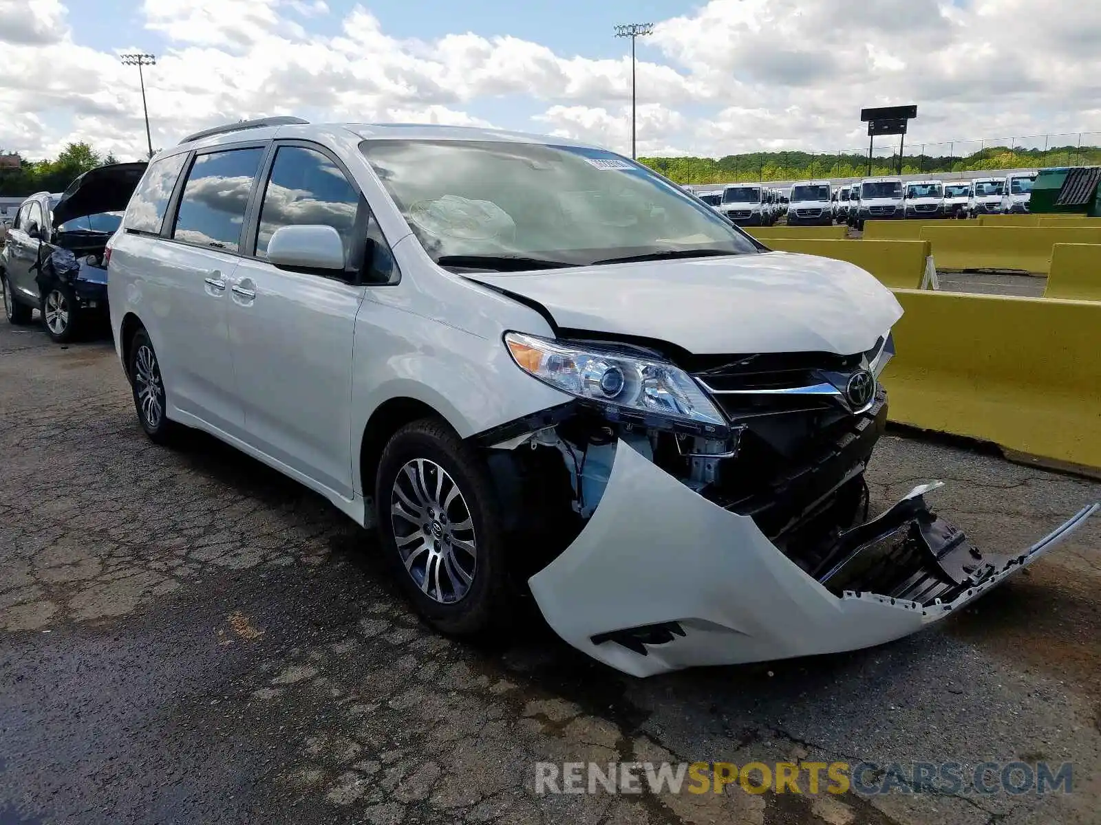 1 Photograph of a damaged car 5TDYZ3DC6LS047050 TOYOTA SIENNA 2020