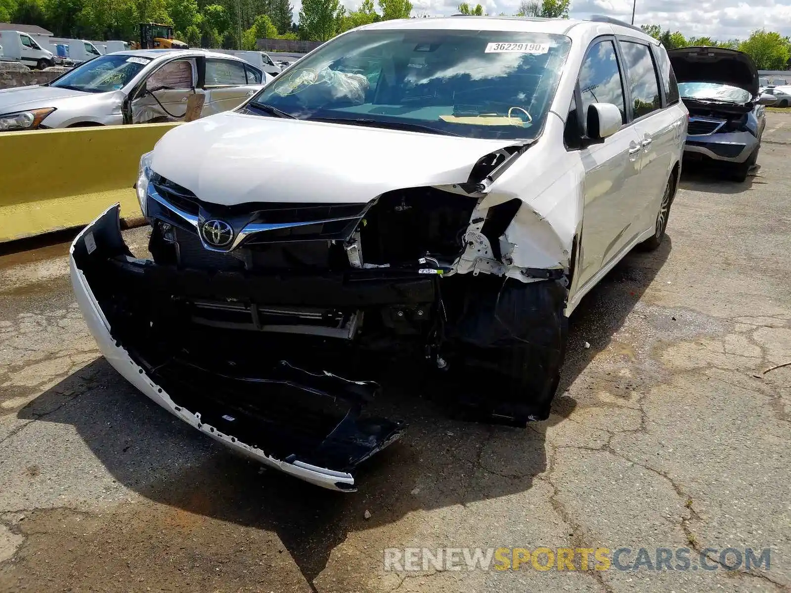 2 Photograph of a damaged car 5TDYZ3DC6LS047050 TOYOTA SIENNA 2020