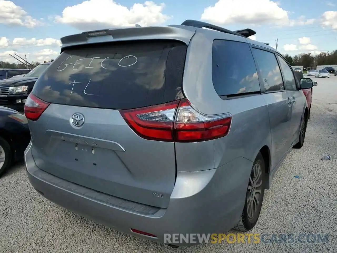 4 Photograph of a damaged car 5TDYZ3DC6LS047436 TOYOTA SIENNA 2020