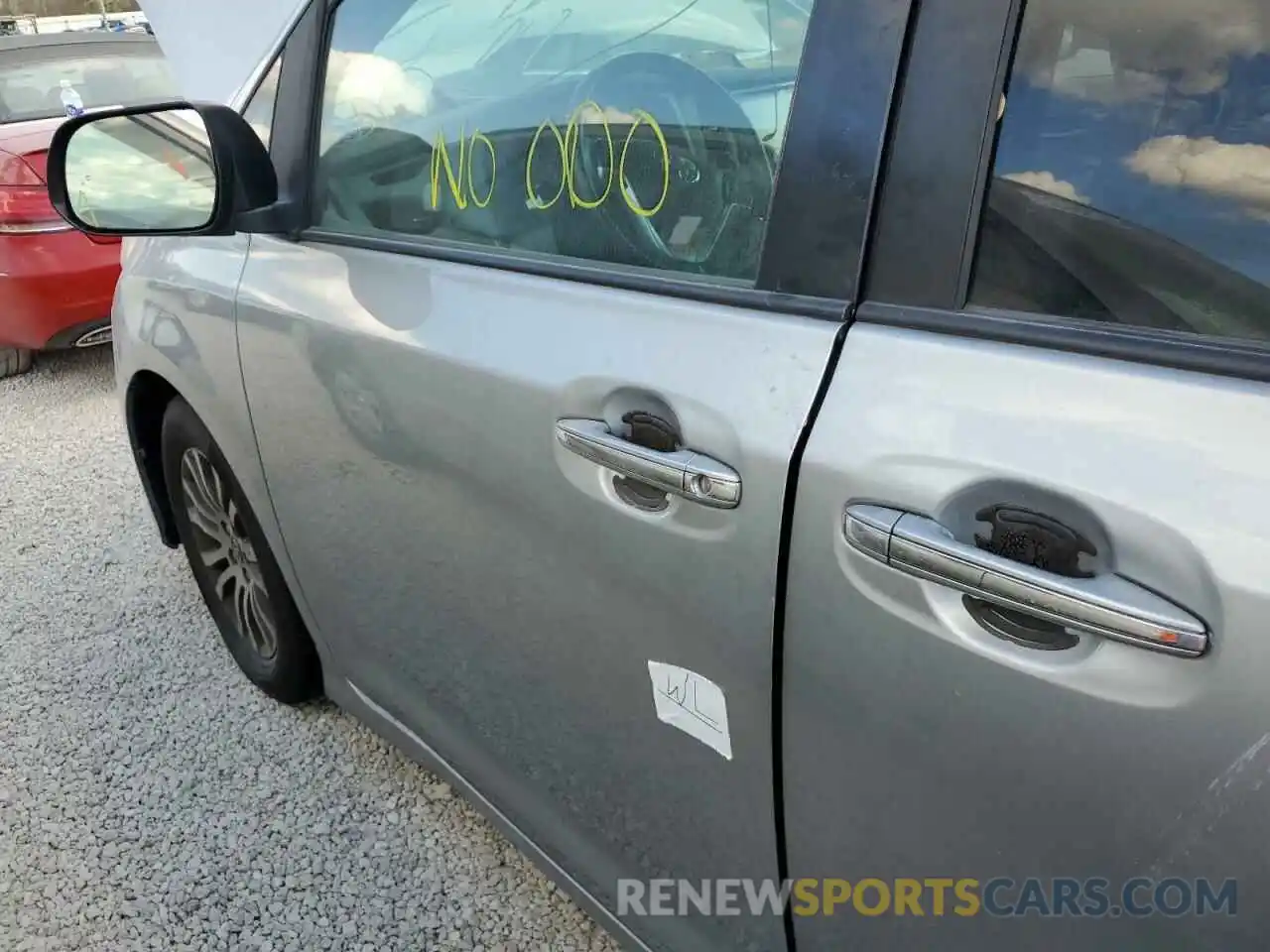 9 Photograph of a damaged car 5TDYZ3DC6LS047436 TOYOTA SIENNA 2020