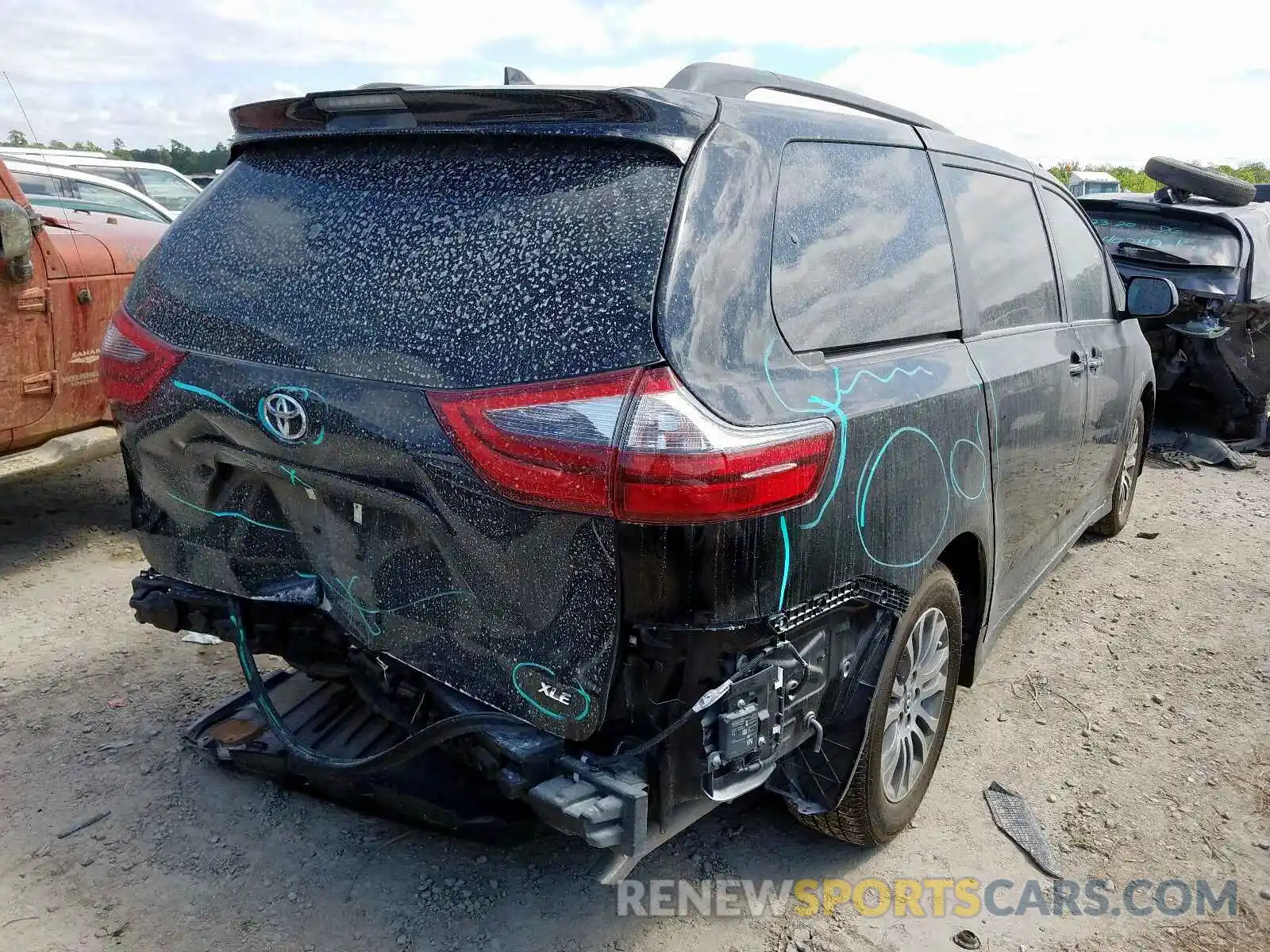 4 Photograph of a damaged car 5TDYZ3DC6LS049123 TOYOTA SIENNA 2020