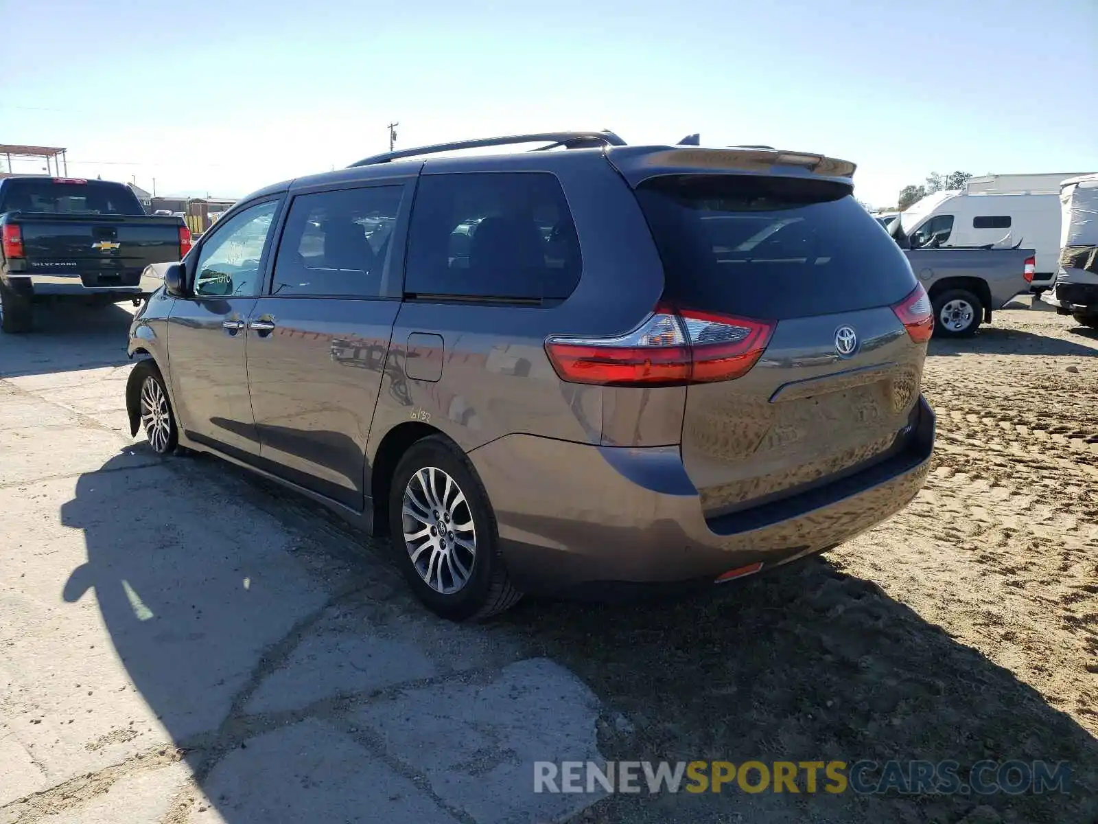 3 Photograph of a damaged car 5TDYZ3DC6LS054130 TOYOTA SIENNA 2020