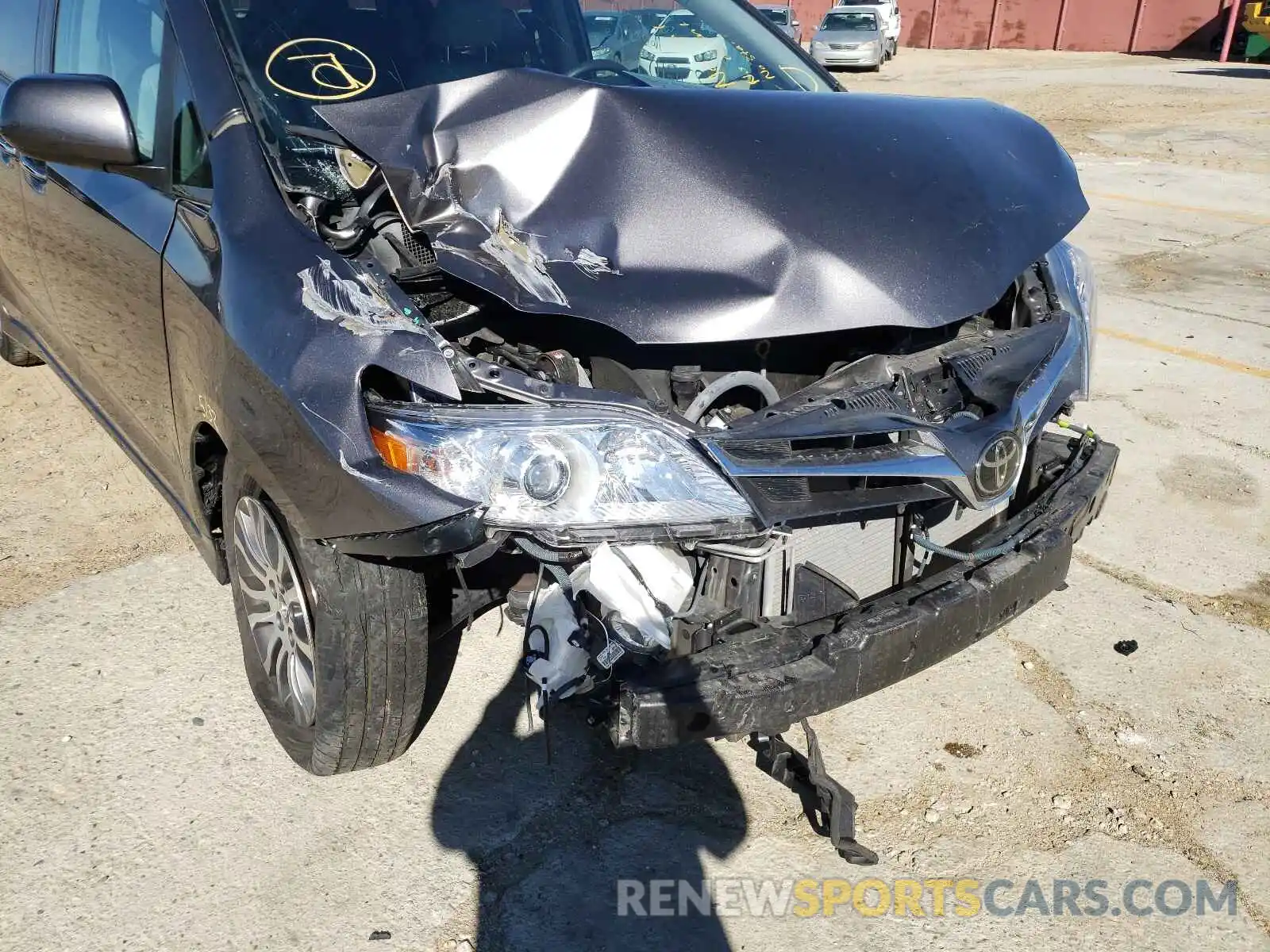 9 Photograph of a damaged car 5TDYZ3DC6LS054130 TOYOTA SIENNA 2020