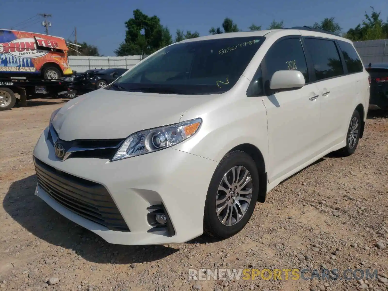 2 Photograph of a damaged car 5TDYZ3DC6LS054404 TOYOTA SIENNA 2020