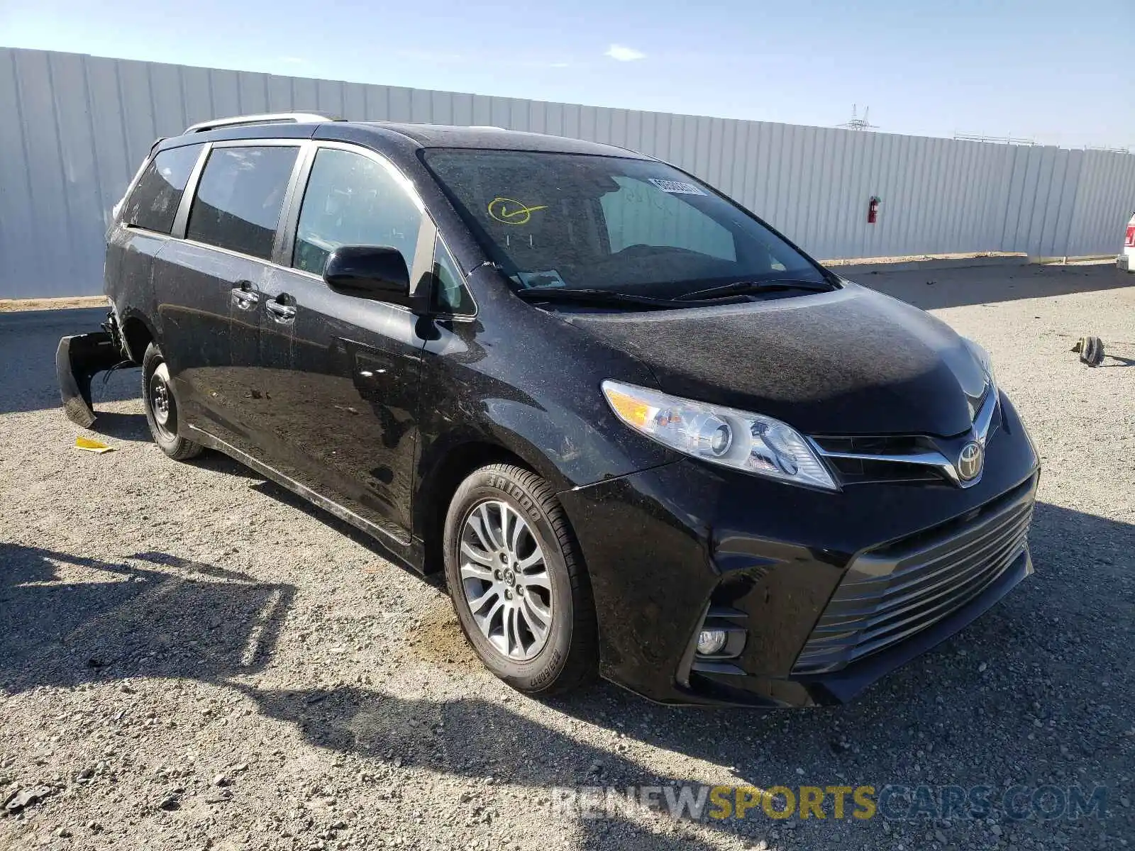 1 Photograph of a damaged car 5TDYZ3DC6LS054919 TOYOTA SIENNA 2020