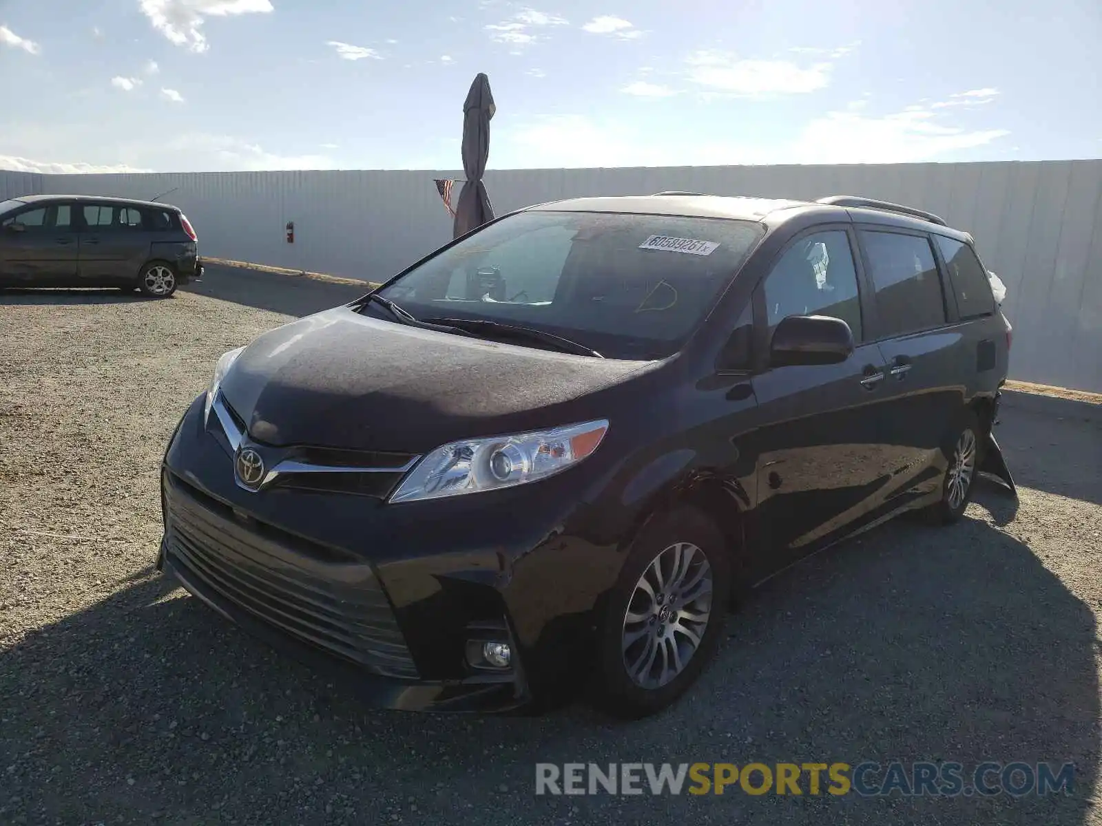 2 Photograph of a damaged car 5TDYZ3DC6LS054919 TOYOTA SIENNA 2020