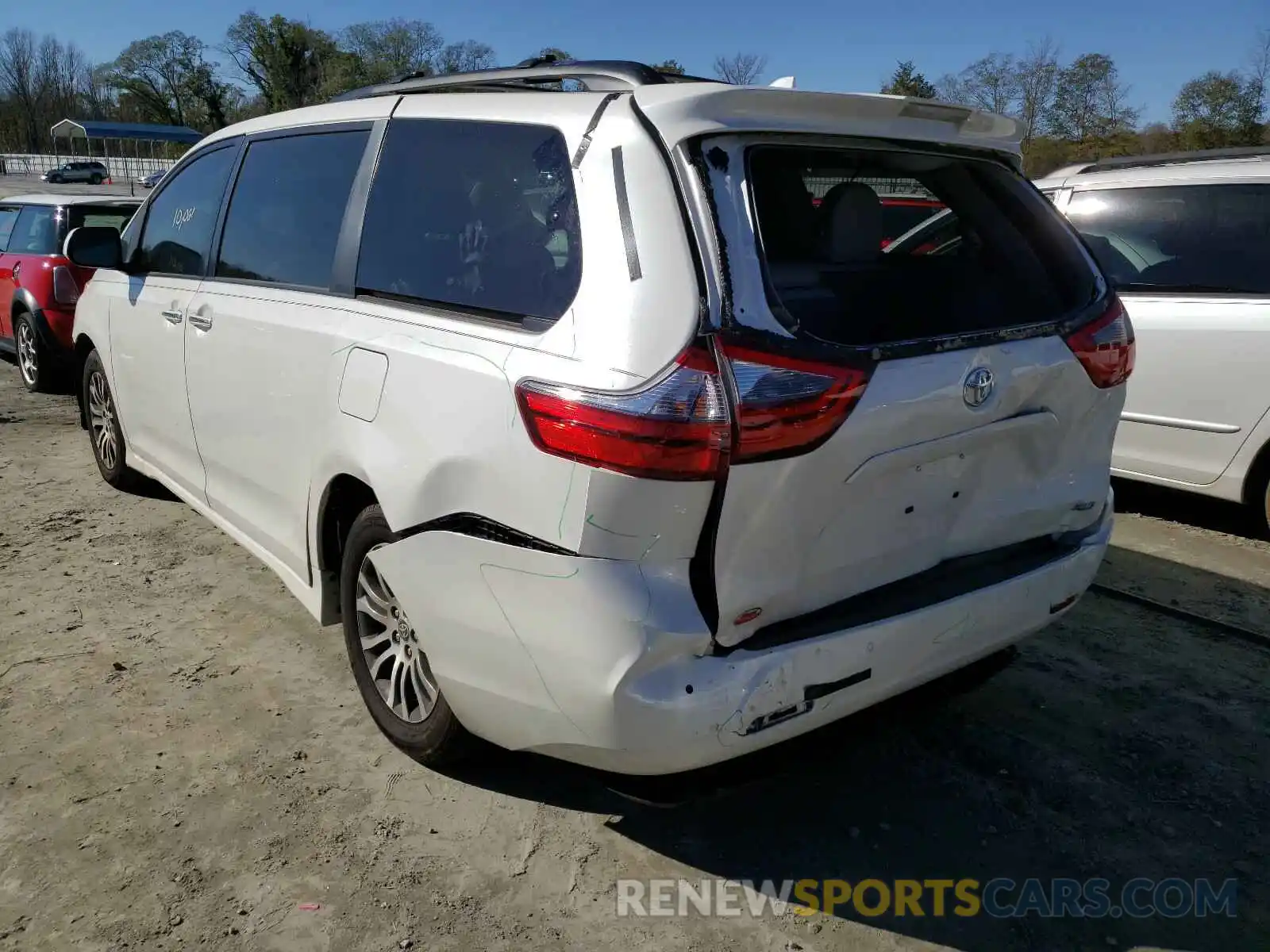 3 Photograph of a damaged car 5TDYZ3DC6LS057383 TOYOTA SIENNA 2020