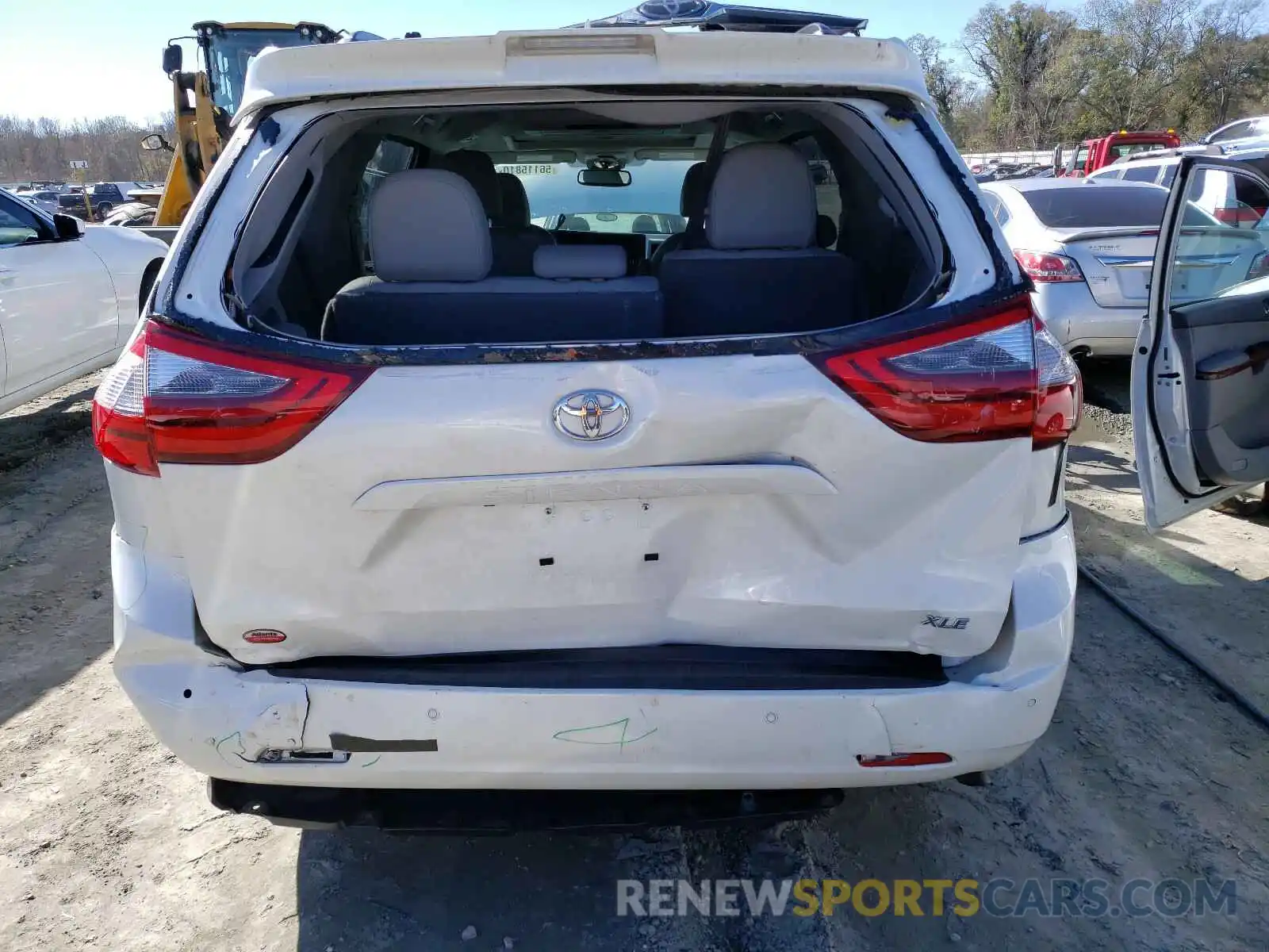 9 Photograph of a damaged car 5TDYZ3DC6LS057383 TOYOTA SIENNA 2020