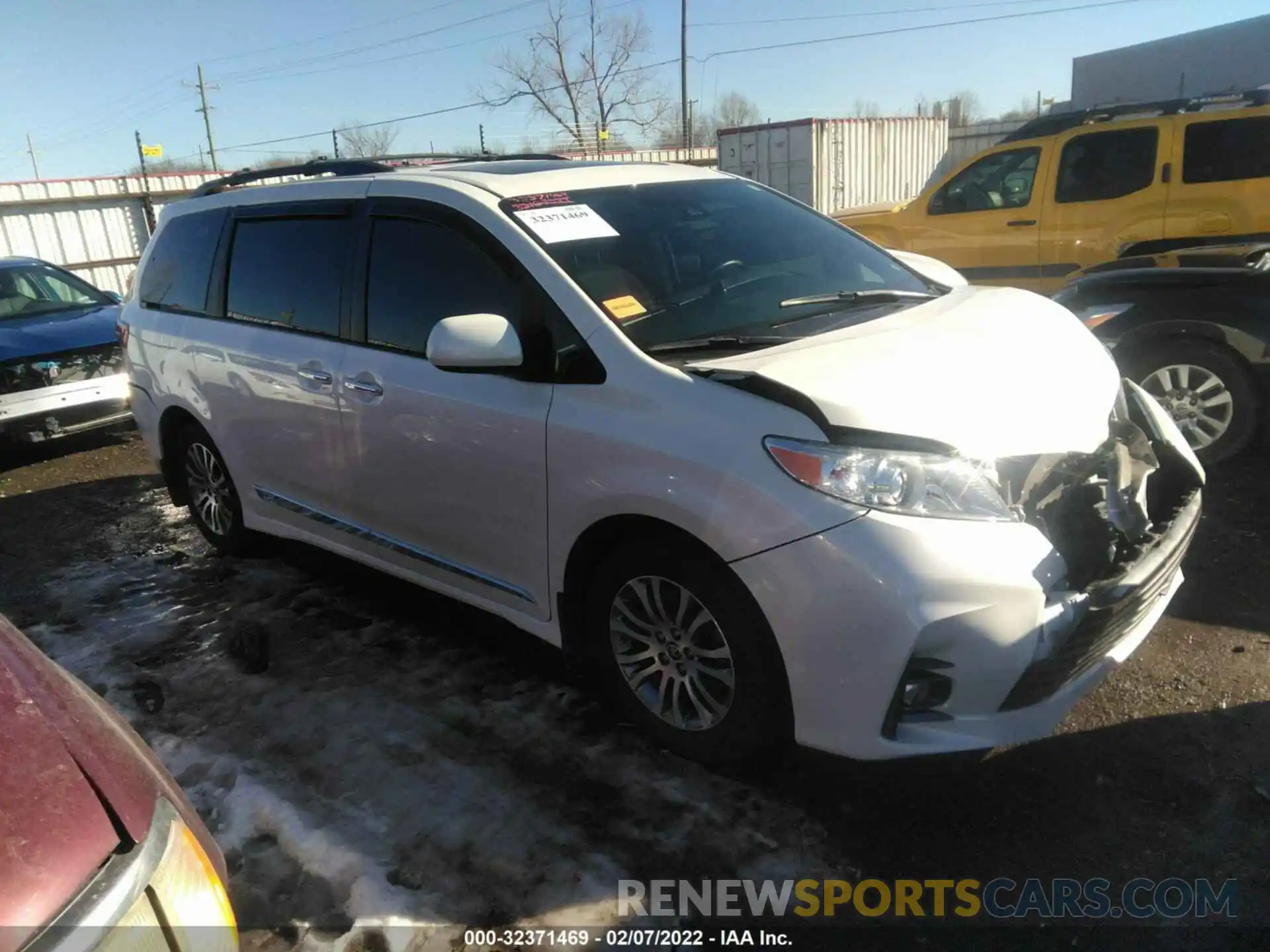 1 Photograph of a damaged car 5TDYZ3DC6LS058176 TOYOTA SIENNA 2020