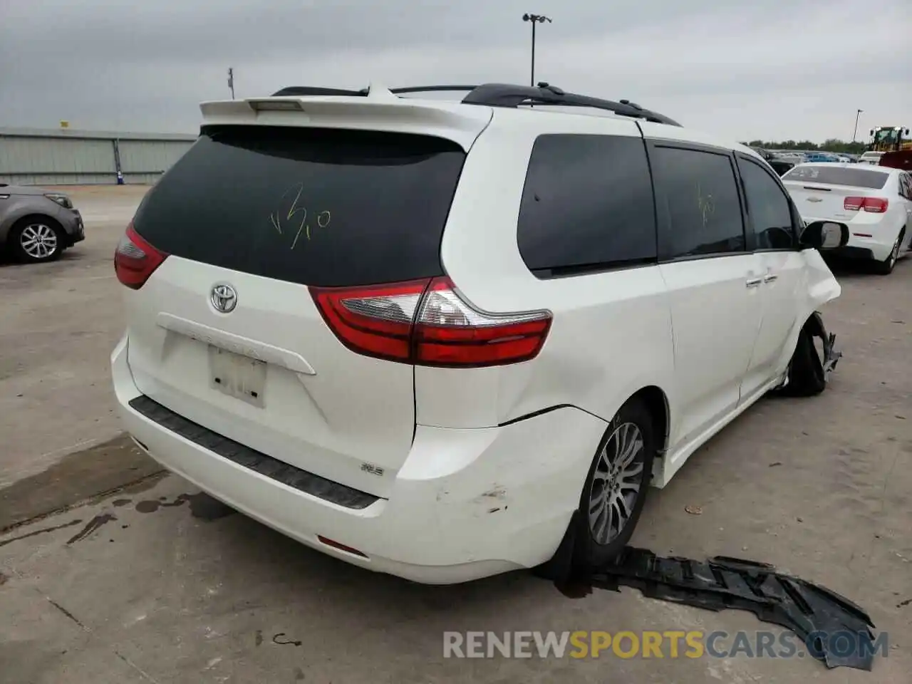 4 Photograph of a damaged car 5TDYZ3DC6LS059148 TOYOTA SIENNA 2020