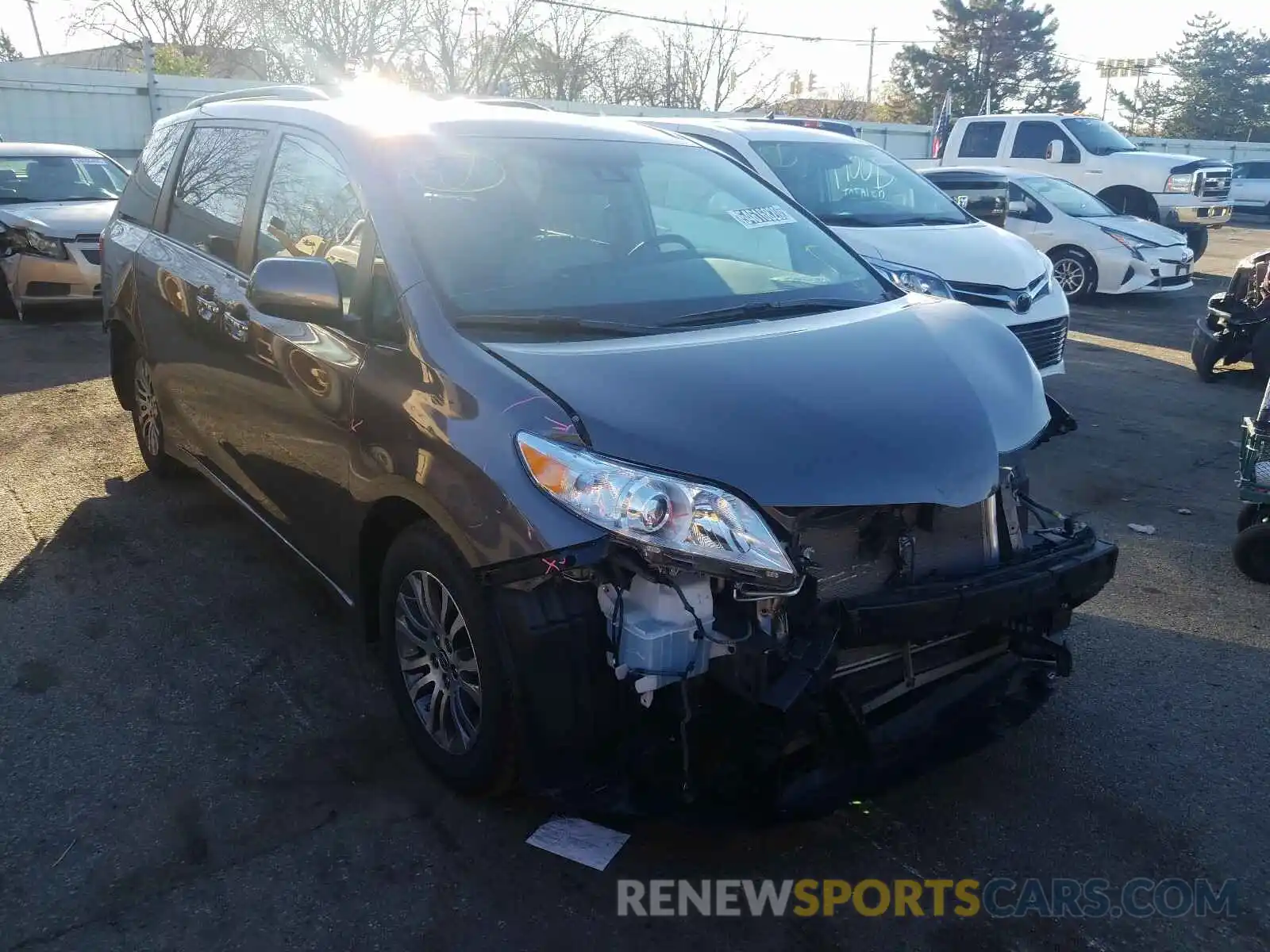 1 Photograph of a damaged car 5TDYZ3DC6LS063457 TOYOTA SIENNA 2020