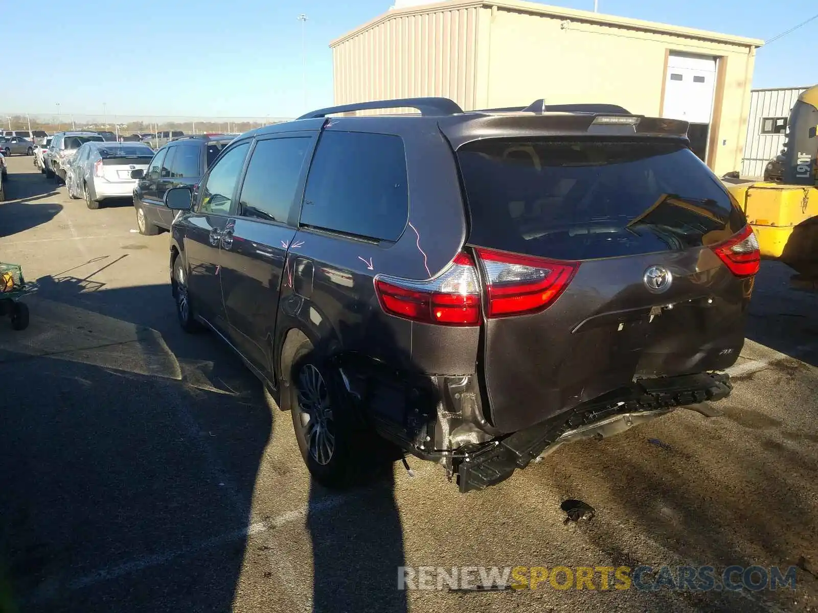 3 Photograph of a damaged car 5TDYZ3DC6LS063457 TOYOTA SIENNA 2020