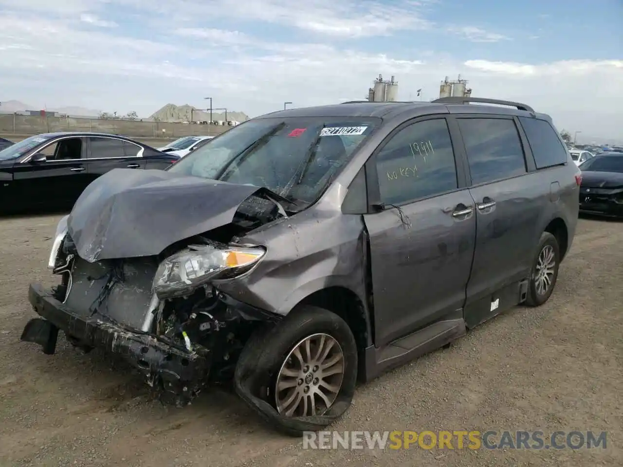 2 Photograph of a damaged car 5TDYZ3DC6LS066830 TOYOTA SIENNA 2020