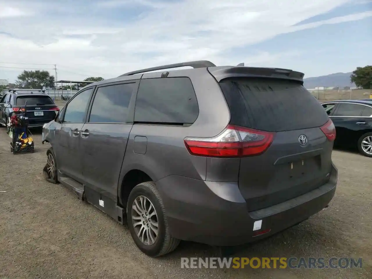 3 Photograph of a damaged car 5TDYZ3DC6LS066830 TOYOTA SIENNA 2020