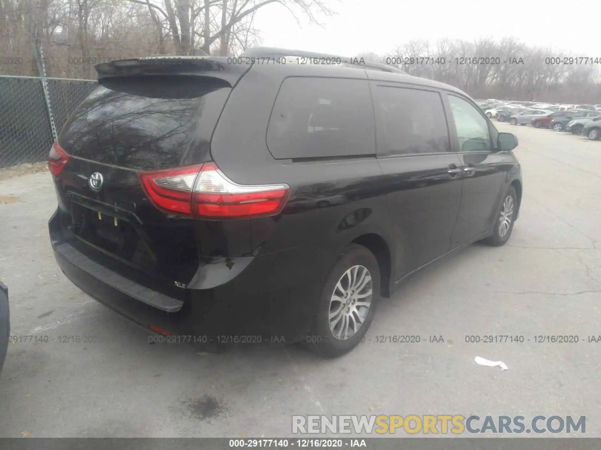 4 Photograph of a damaged car 5TDYZ3DC6LS069629 TOYOTA SIENNA 2020