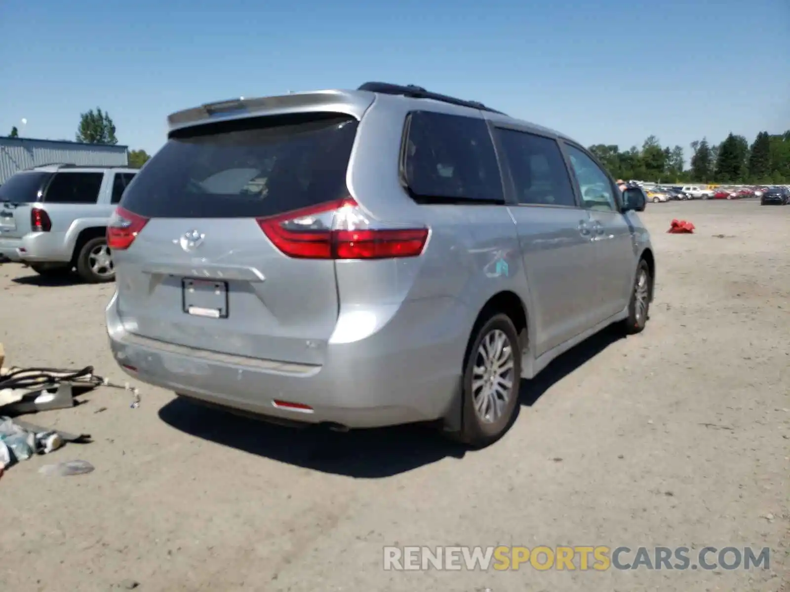 4 Photograph of a damaged car 5TDYZ3DC6LS074409 TOYOTA SIENNA 2020