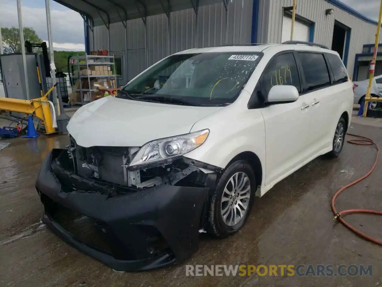 2 Photograph of a damaged car 5TDYZ3DC6LS075642 TOYOTA SIENNA 2020