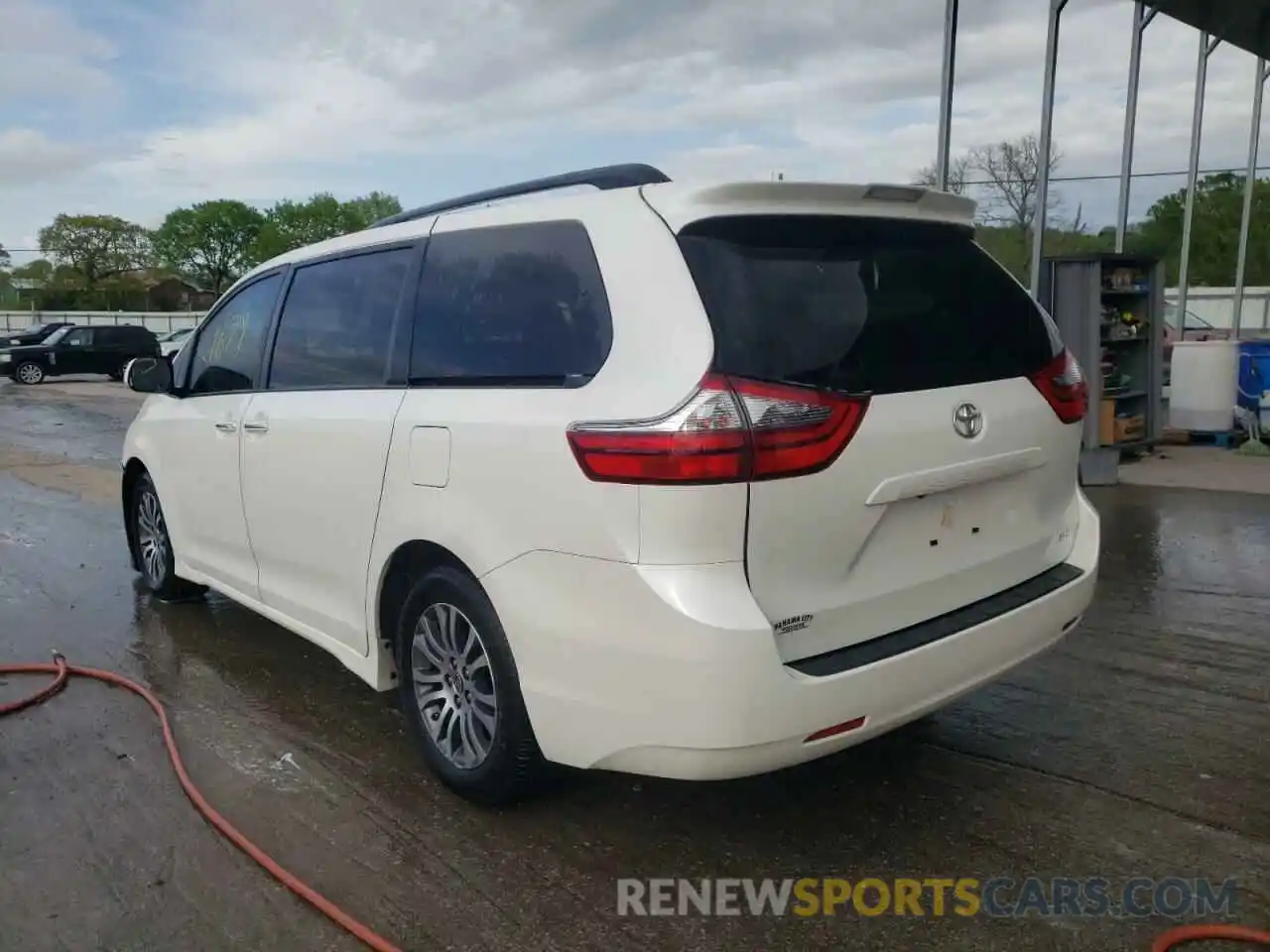 3 Photograph of a damaged car 5TDYZ3DC6LS075642 TOYOTA SIENNA 2020