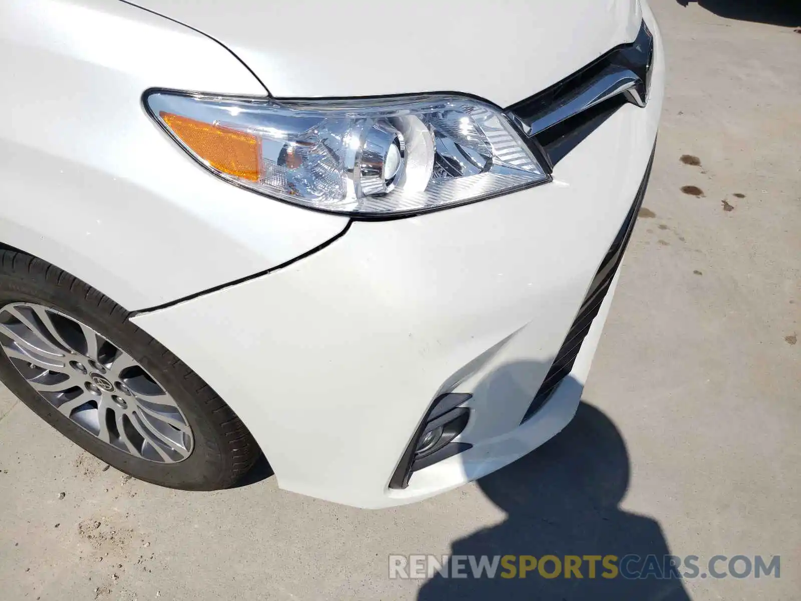 9 Photograph of a damaged car 5TDYZ3DC6LS081148 TOYOTA SIENNA 2020