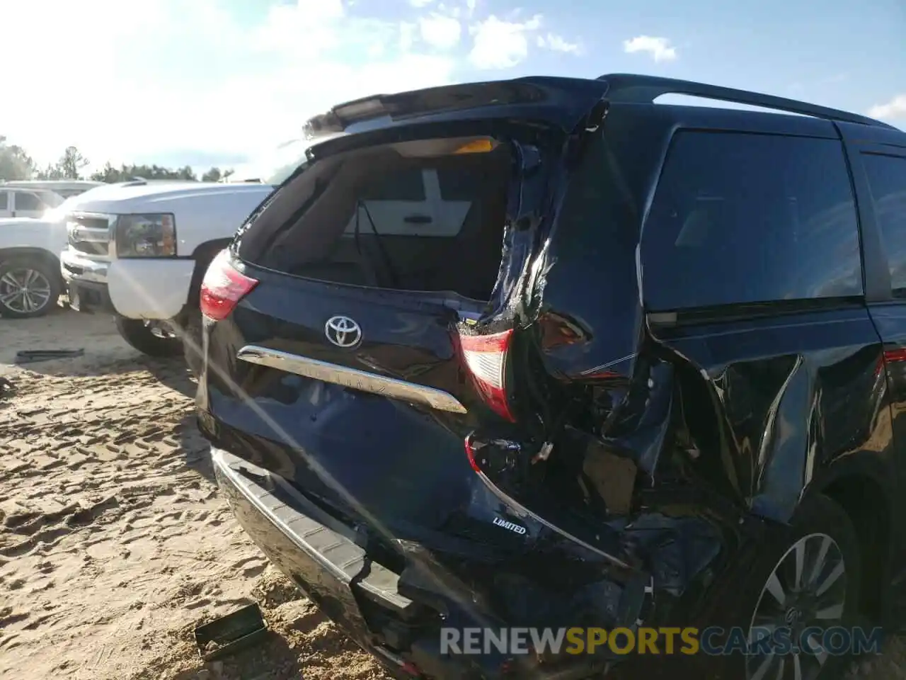 9 Photograph of a damaged car 5TDYZ3DC6LS081165 TOYOTA SIENNA 2020