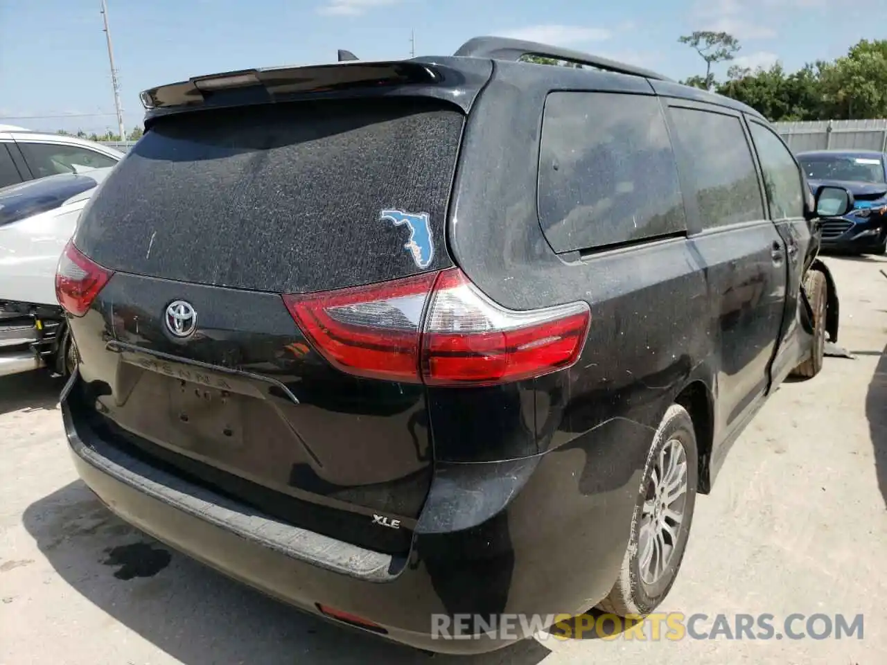 4 Photograph of a damaged car 5TDYZ3DC7LS021976 TOYOTA SIENNA 2020