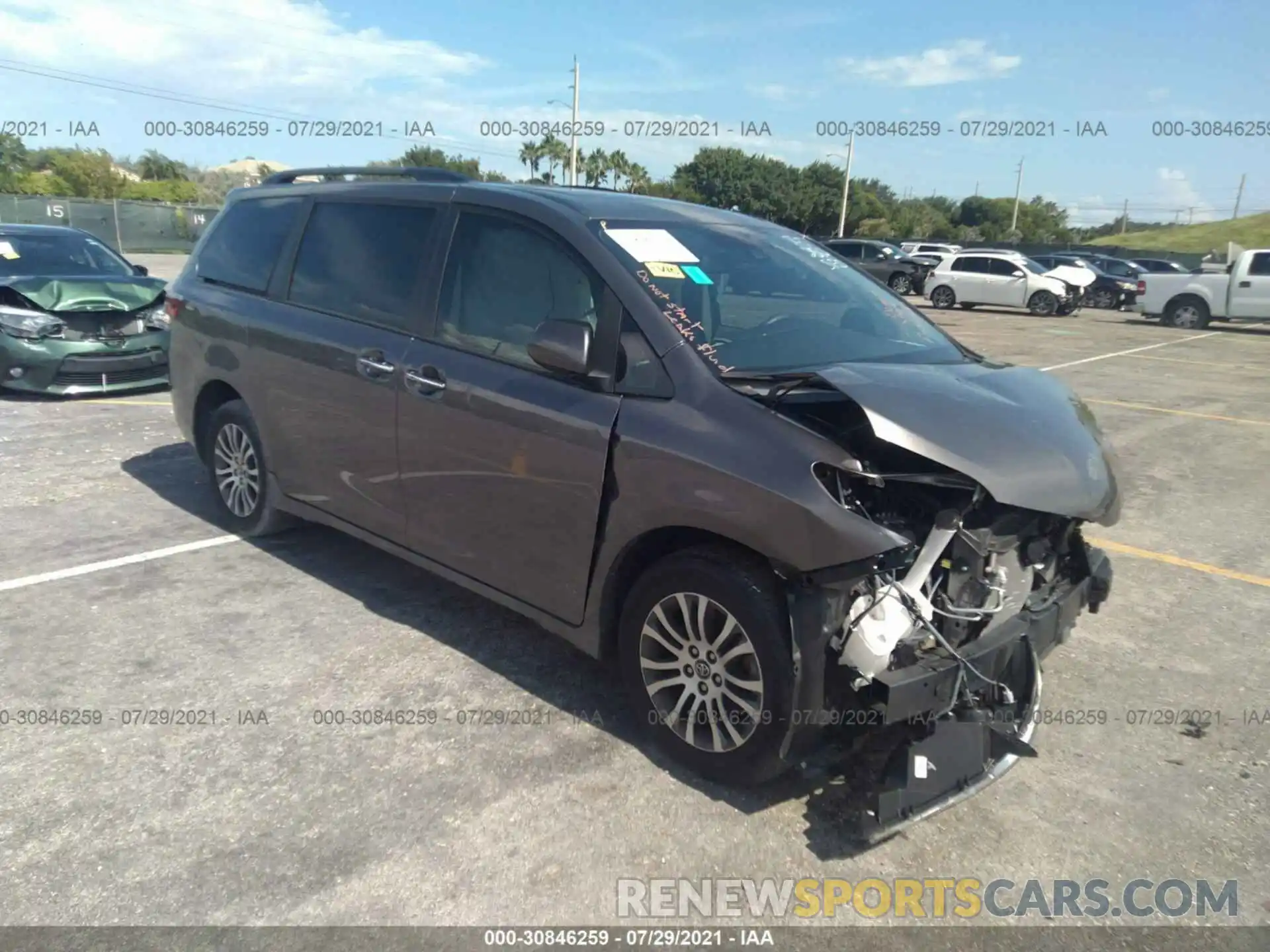 1 Photograph of a damaged car 5TDYZ3DC7LS022562 TOYOTA SIENNA 2020