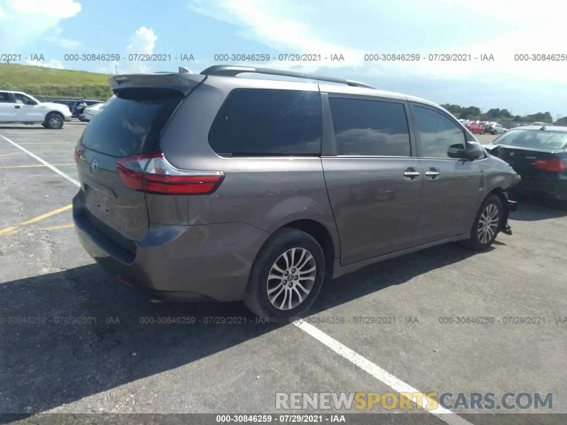 4 Photograph of a damaged car 5TDYZ3DC7LS022562 TOYOTA SIENNA 2020