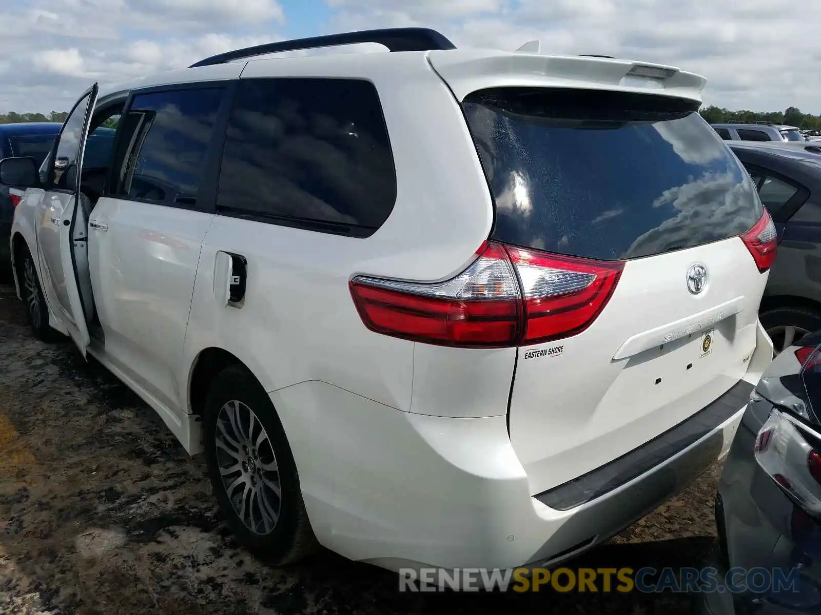 3 Photograph of a damaged car 5TDYZ3DC7LS023629 TOYOTA SIENNA 2020