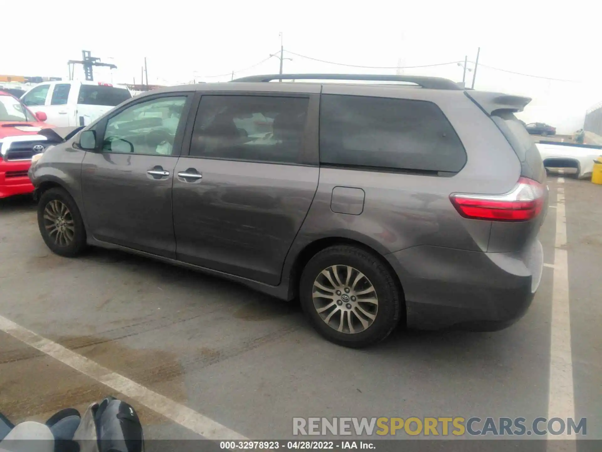 3 Photograph of a damaged car 5TDYZ3DC7LS024179 TOYOTA SIENNA 2020