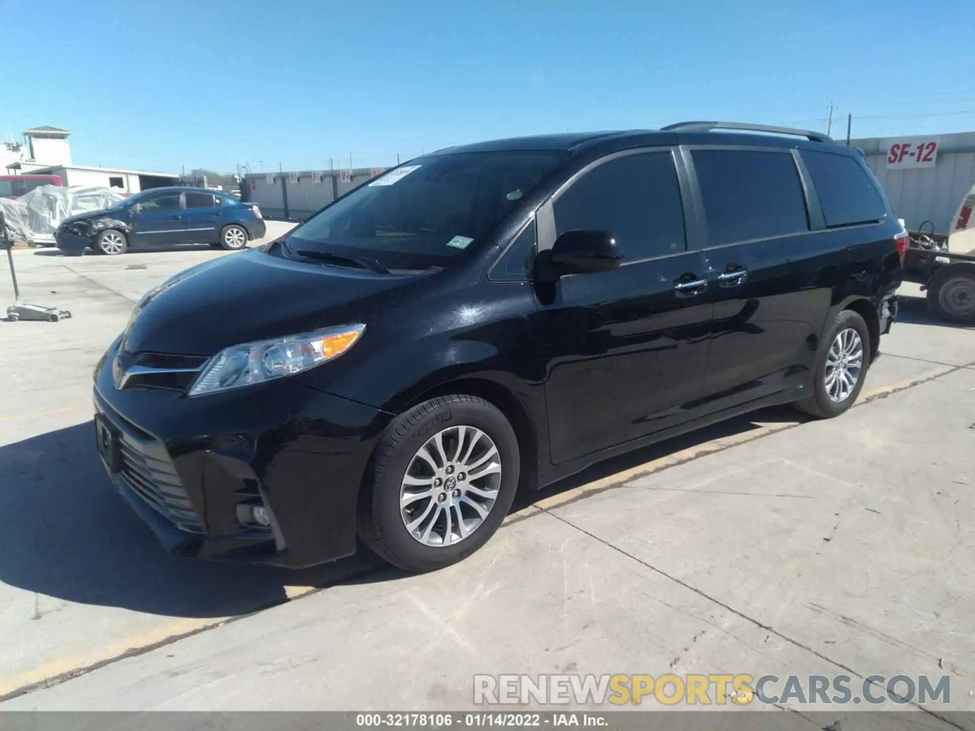 2 Photograph of a damaged car 5TDYZ3DC7LS025588 TOYOTA SIENNA 2020