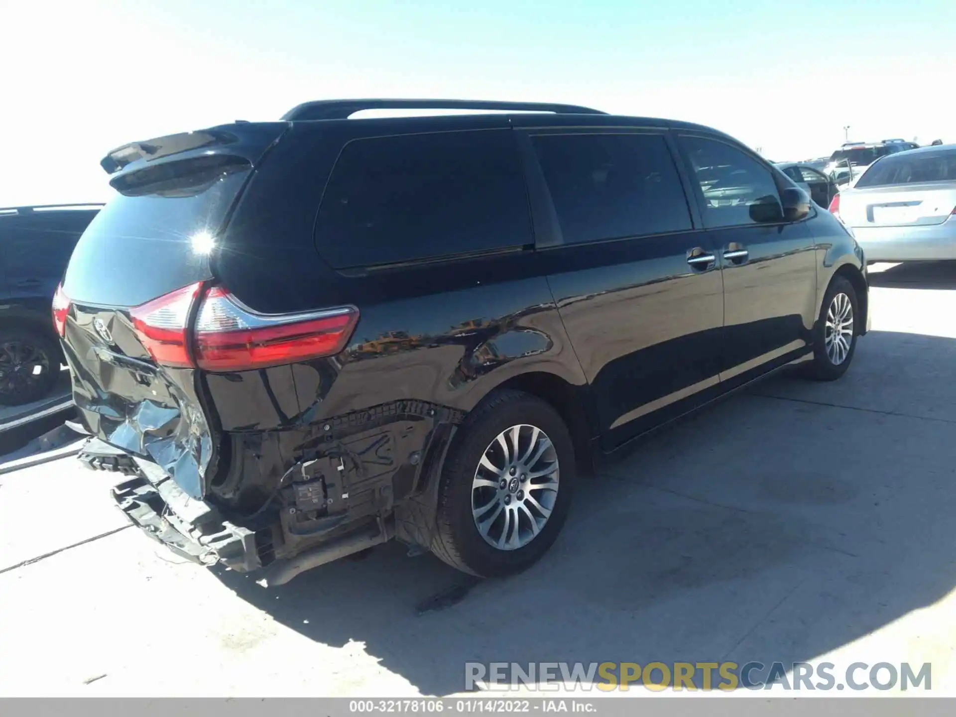 4 Photograph of a damaged car 5TDYZ3DC7LS025588 TOYOTA SIENNA 2020