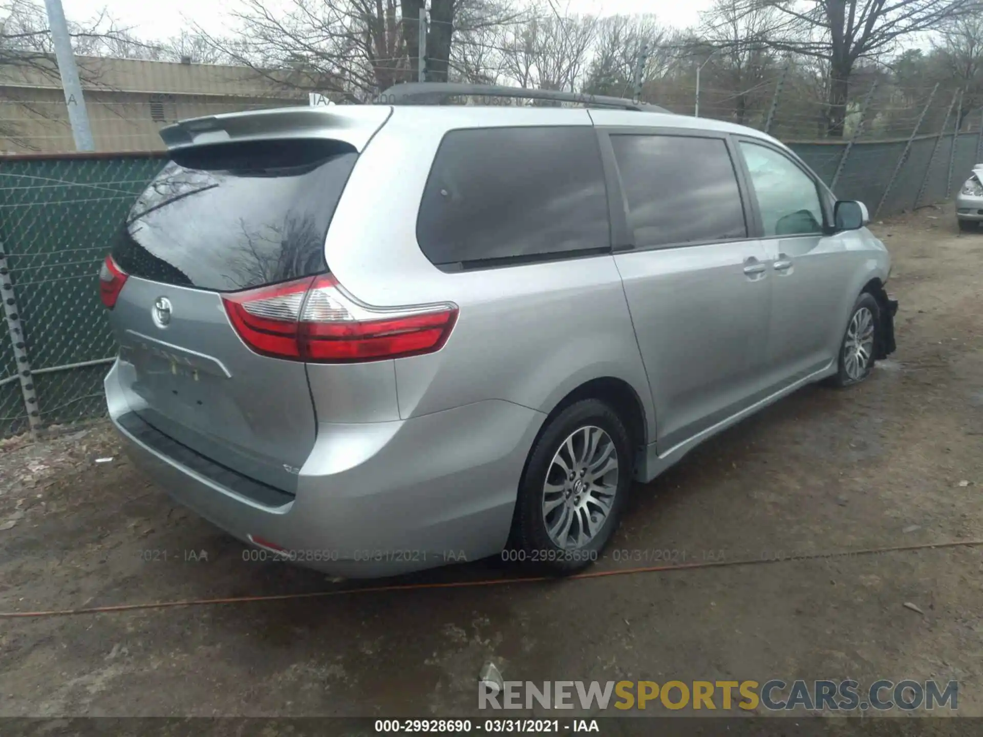 4 Photograph of a damaged car 5TDYZ3DC7LS037255 TOYOTA SIENNA 2020