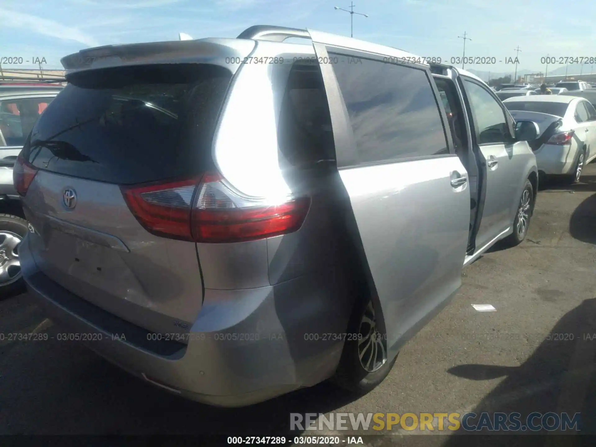 4 Photograph of a damaged car 5TDYZ3DC7LS041368 TOYOTA SIENNA 2020