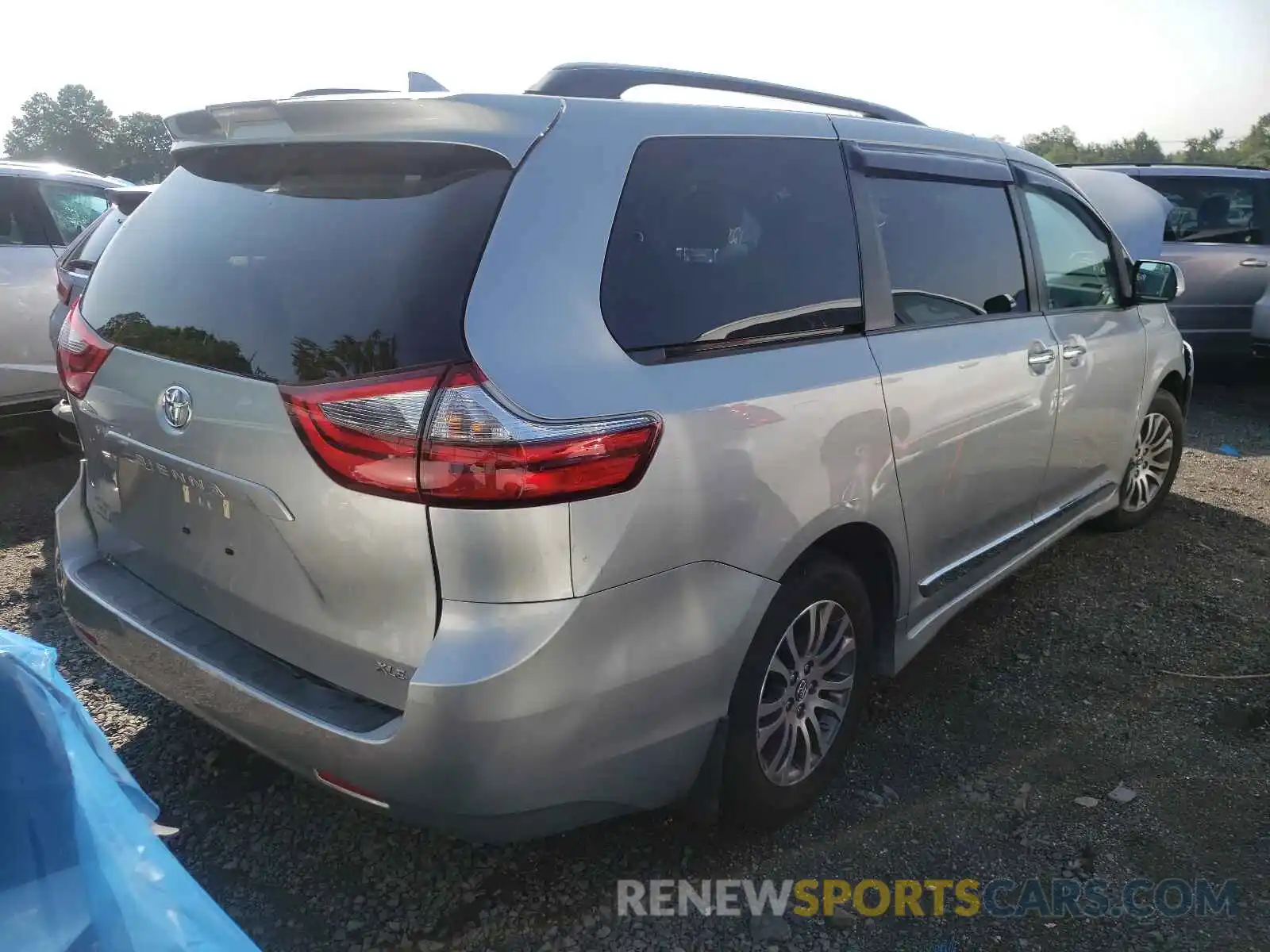 4 Photograph of a damaged car 5TDYZ3DC7LS042486 TOYOTA SIENNA 2020