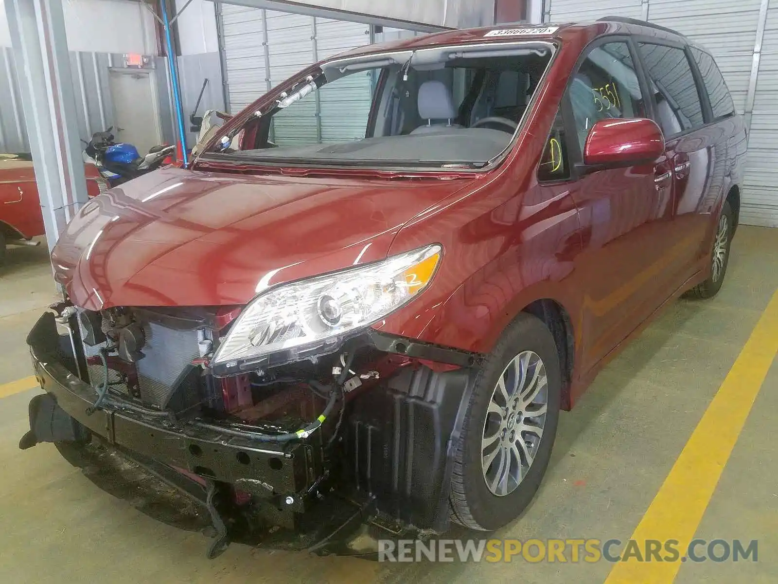 2 Photograph of a damaged car 5TDYZ3DC7LS044092 TOYOTA SIENNA 2020