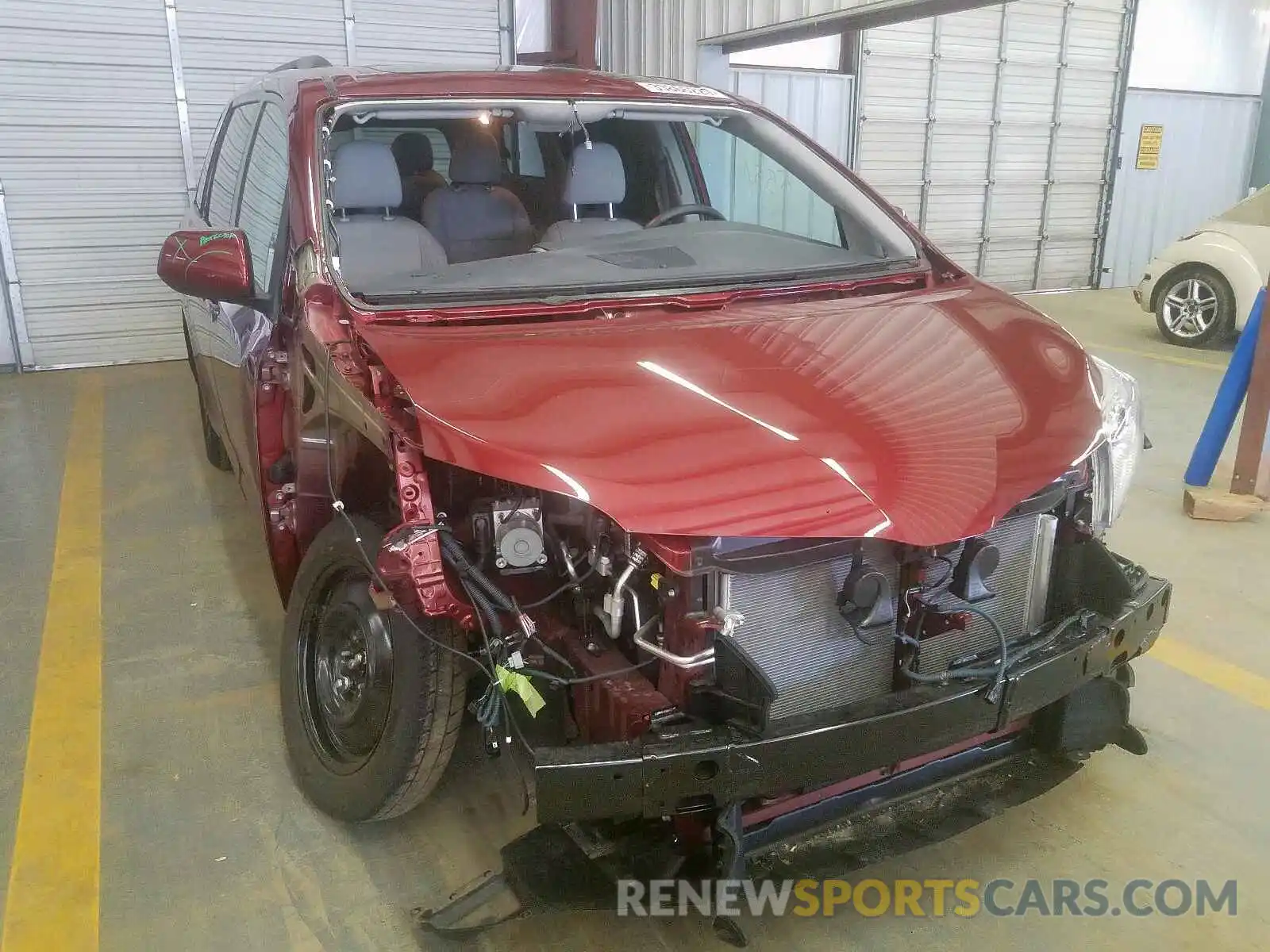 9 Photograph of a damaged car 5TDYZ3DC7LS044092 TOYOTA SIENNA 2020