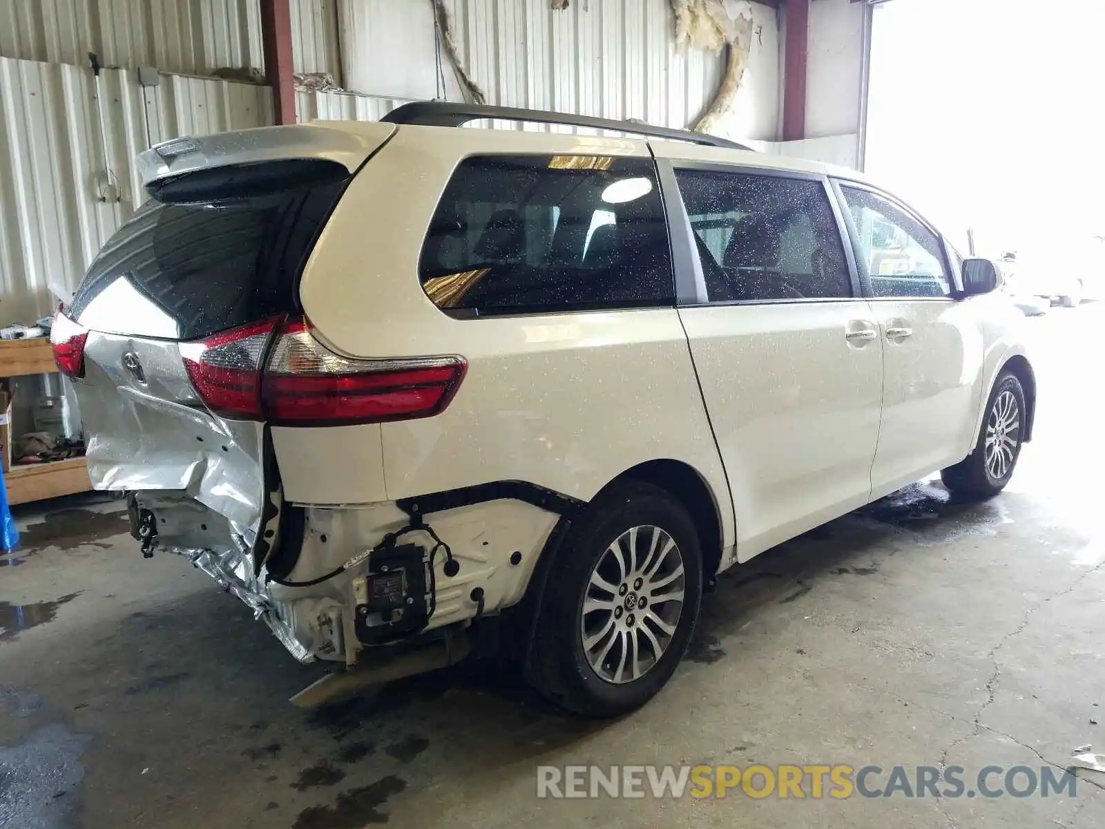 4 Photograph of a damaged car 5TDYZ3DC7LS047915 TOYOTA SIENNA 2020