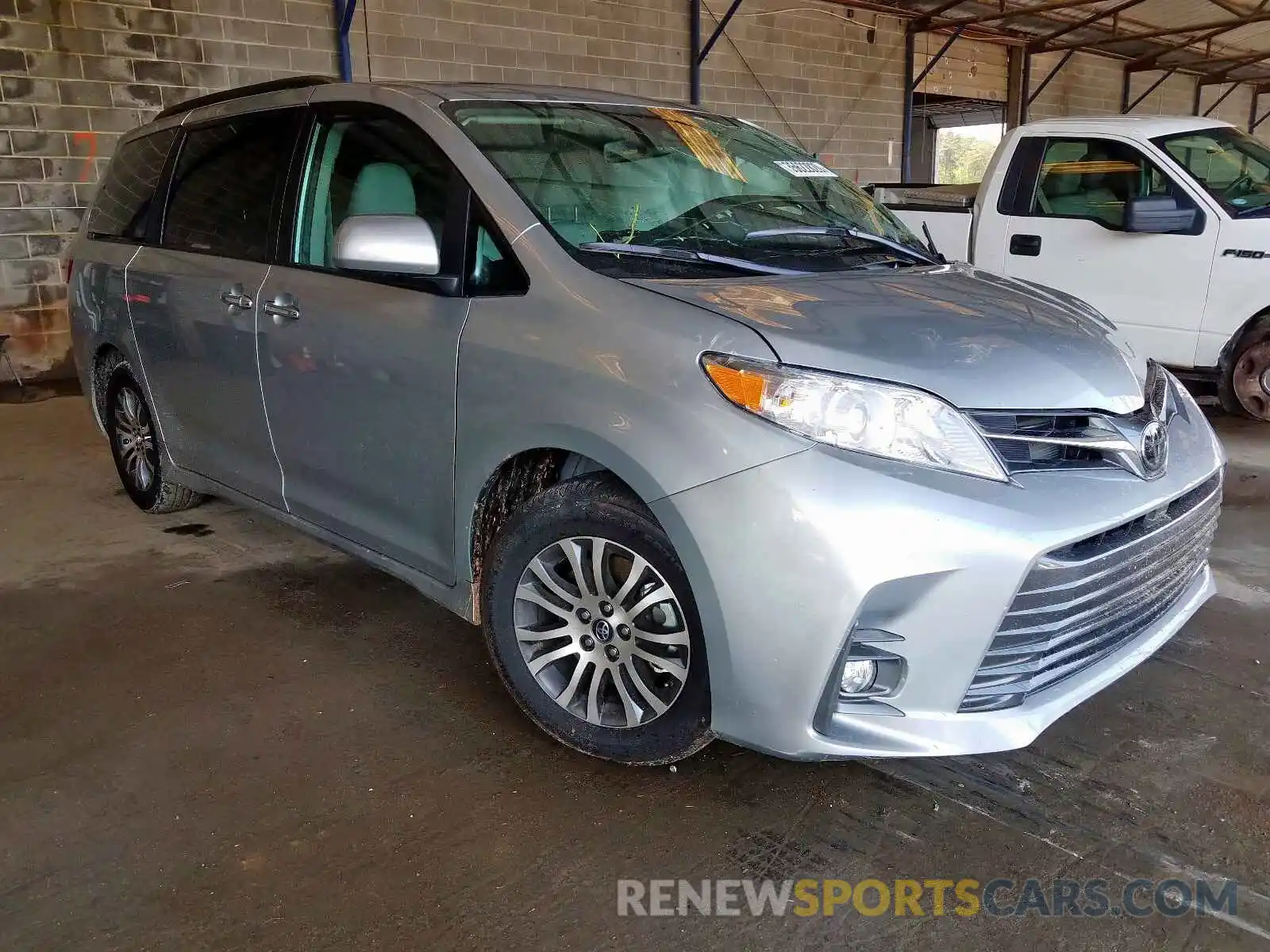 1 Photograph of a damaged car 5TDYZ3DC7LS048210 TOYOTA SIENNA 2020