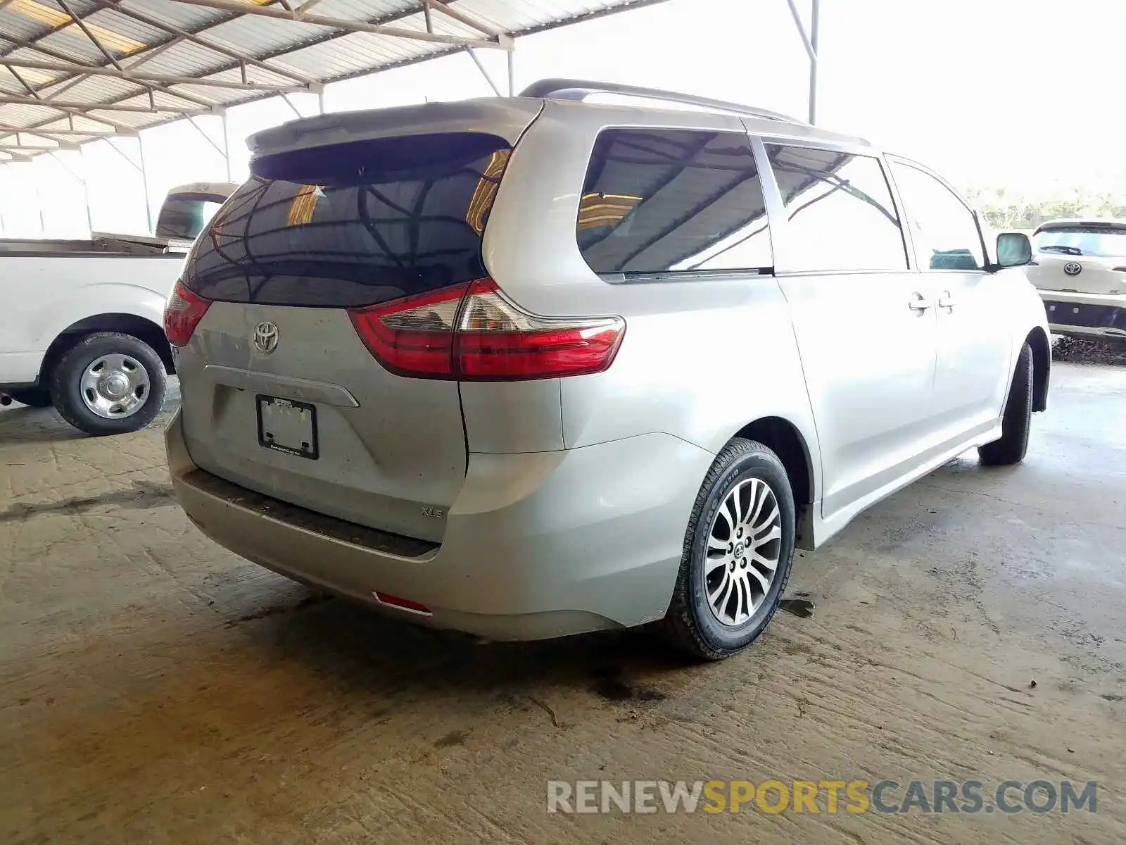 4 Photograph of a damaged car 5TDYZ3DC7LS048210 TOYOTA SIENNA 2020