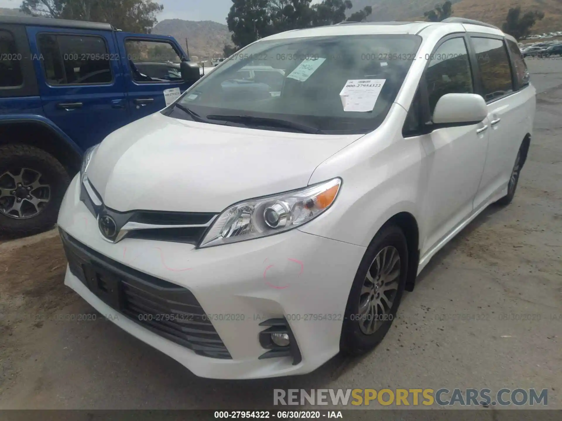 2 Photograph of a damaged car 5TDYZ3DC7LS052080 TOYOTA SIENNA 2020