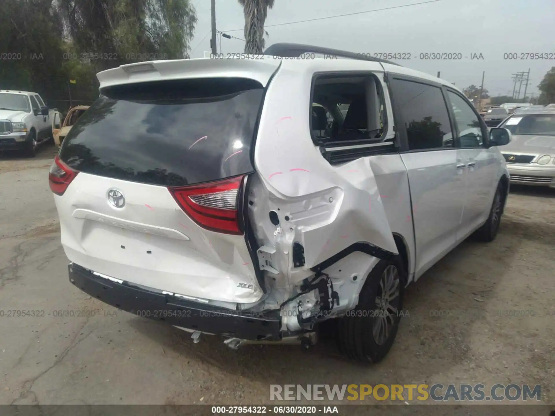 4 Photograph of a damaged car 5TDYZ3DC7LS052080 TOYOTA SIENNA 2020