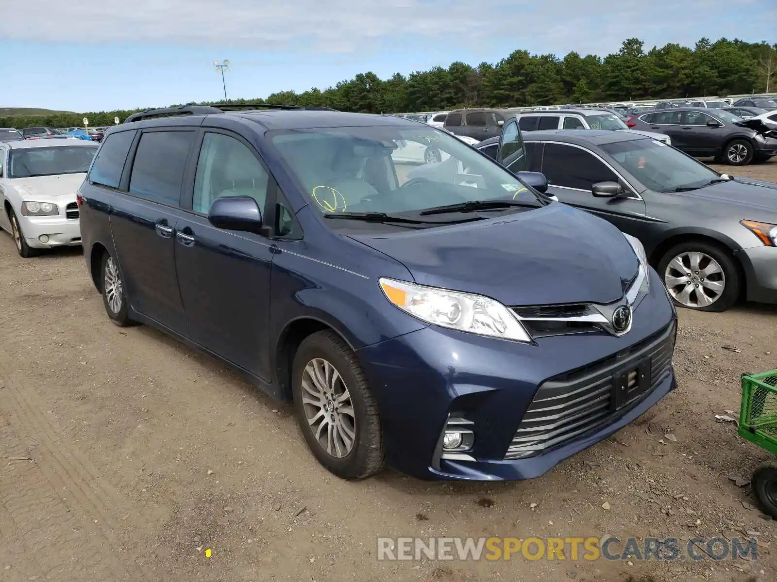 1 Photograph of a damaged car 5TDYZ3DC7LS052970 TOYOTA SIENNA 2020