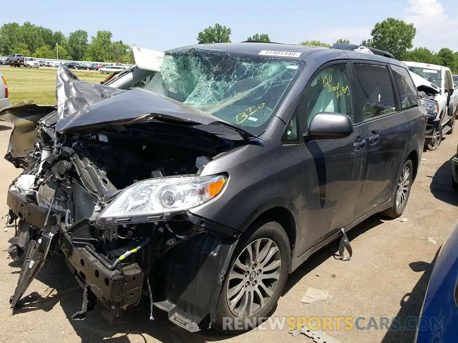 2 Photograph of a damaged car 5TDYZ3DC7LS054928 TOYOTA SIENNA 2020