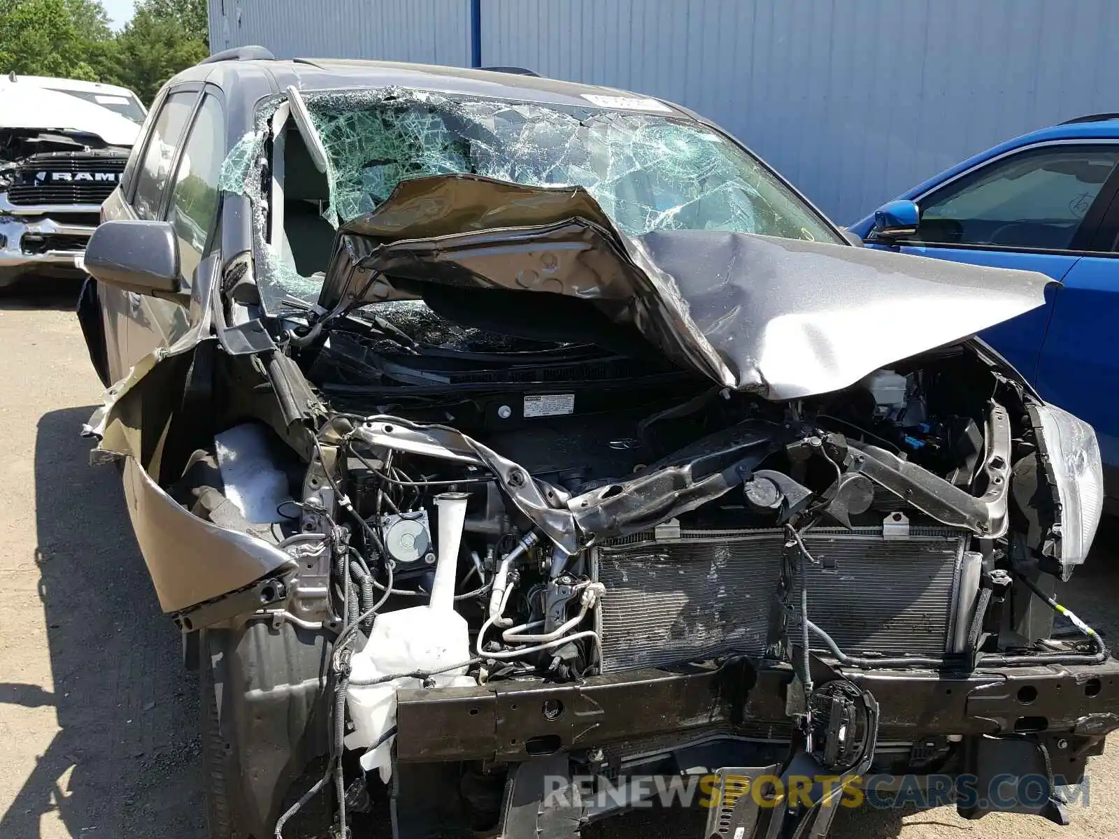 9 Photograph of a damaged car 5TDYZ3DC7LS054928 TOYOTA SIENNA 2020