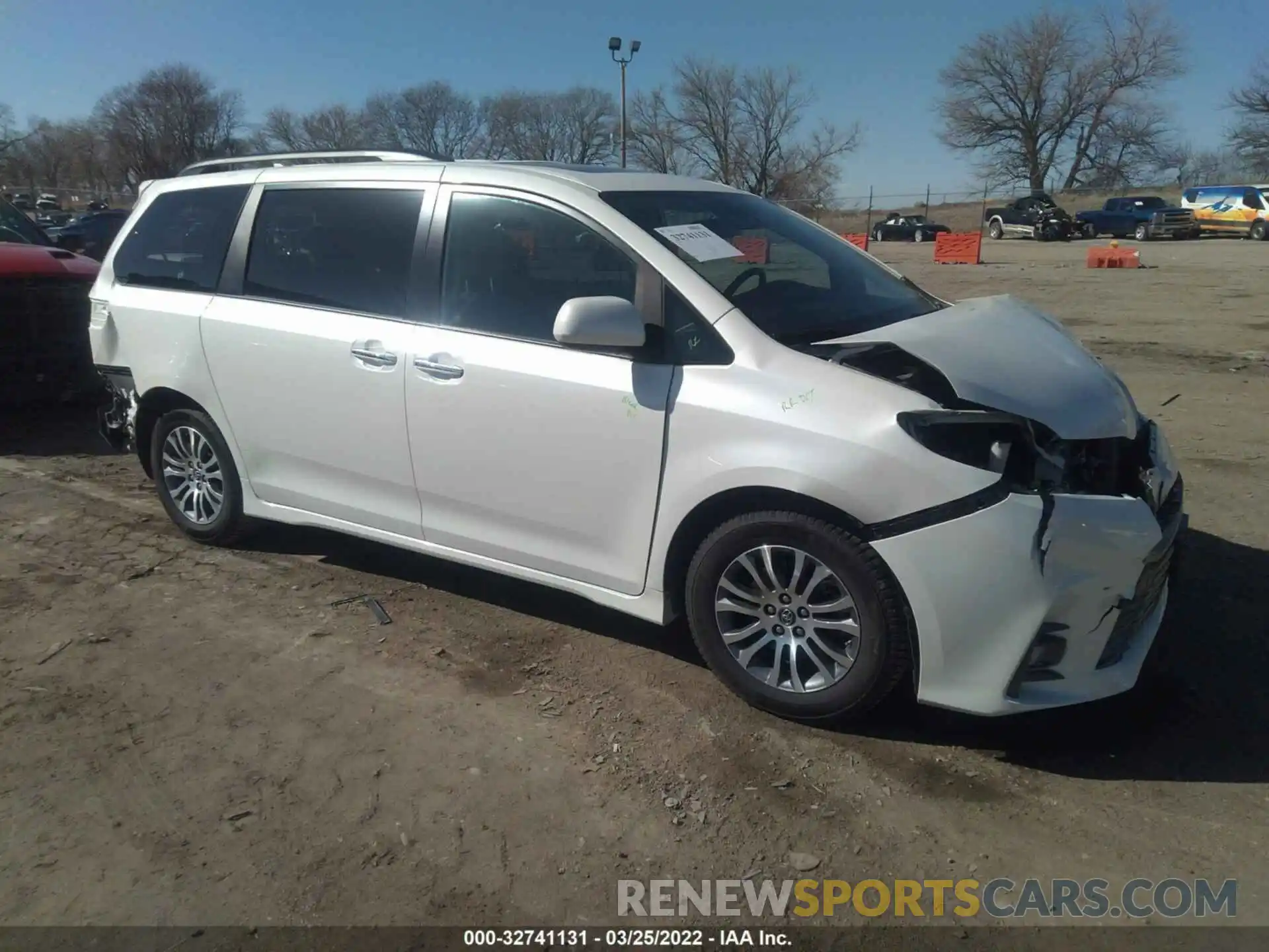 1 Photograph of a damaged car 5TDYZ3DC7LS054962 TOYOTA SIENNA 2020