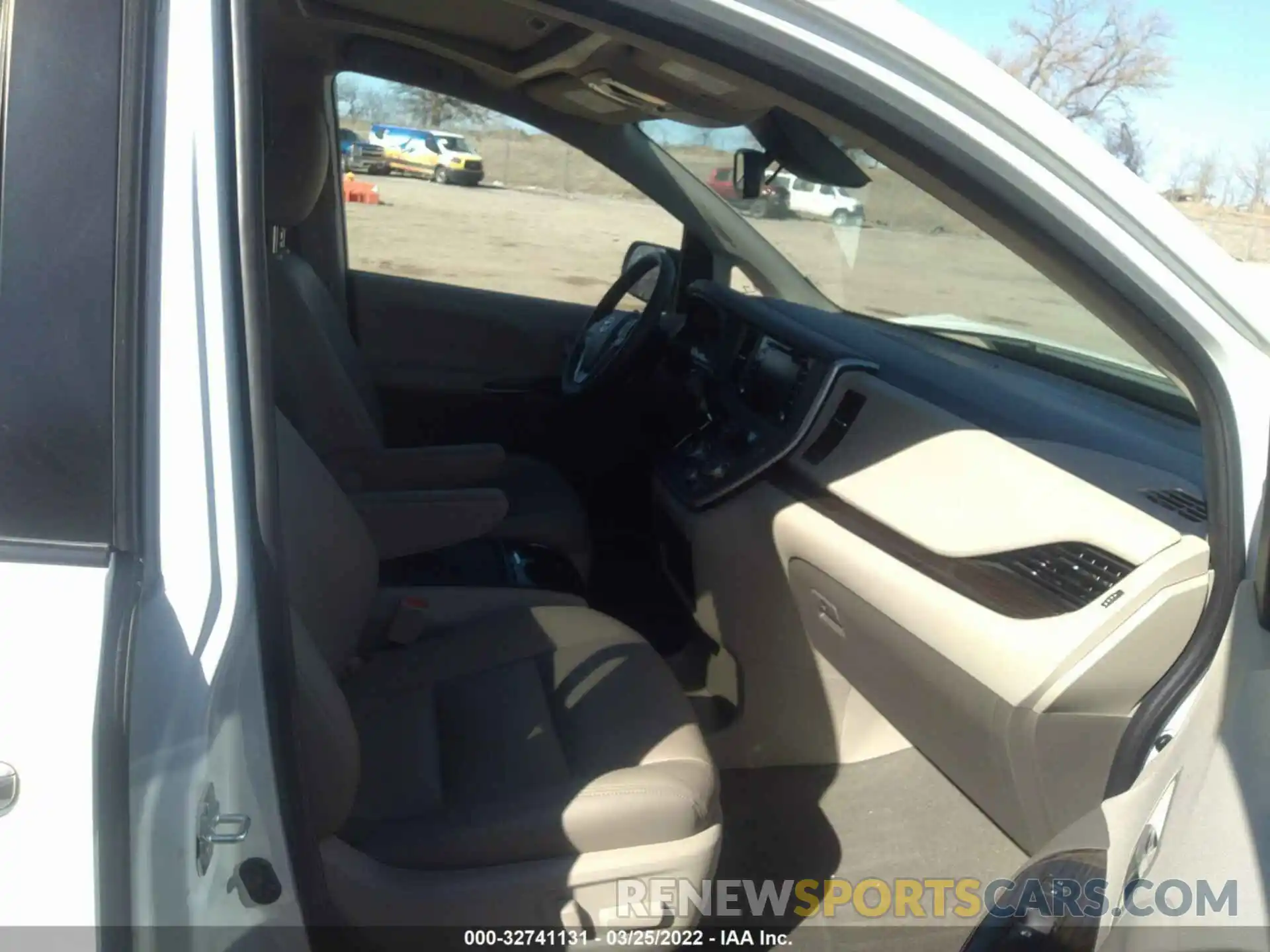 5 Photograph of a damaged car 5TDYZ3DC7LS054962 TOYOTA SIENNA 2020