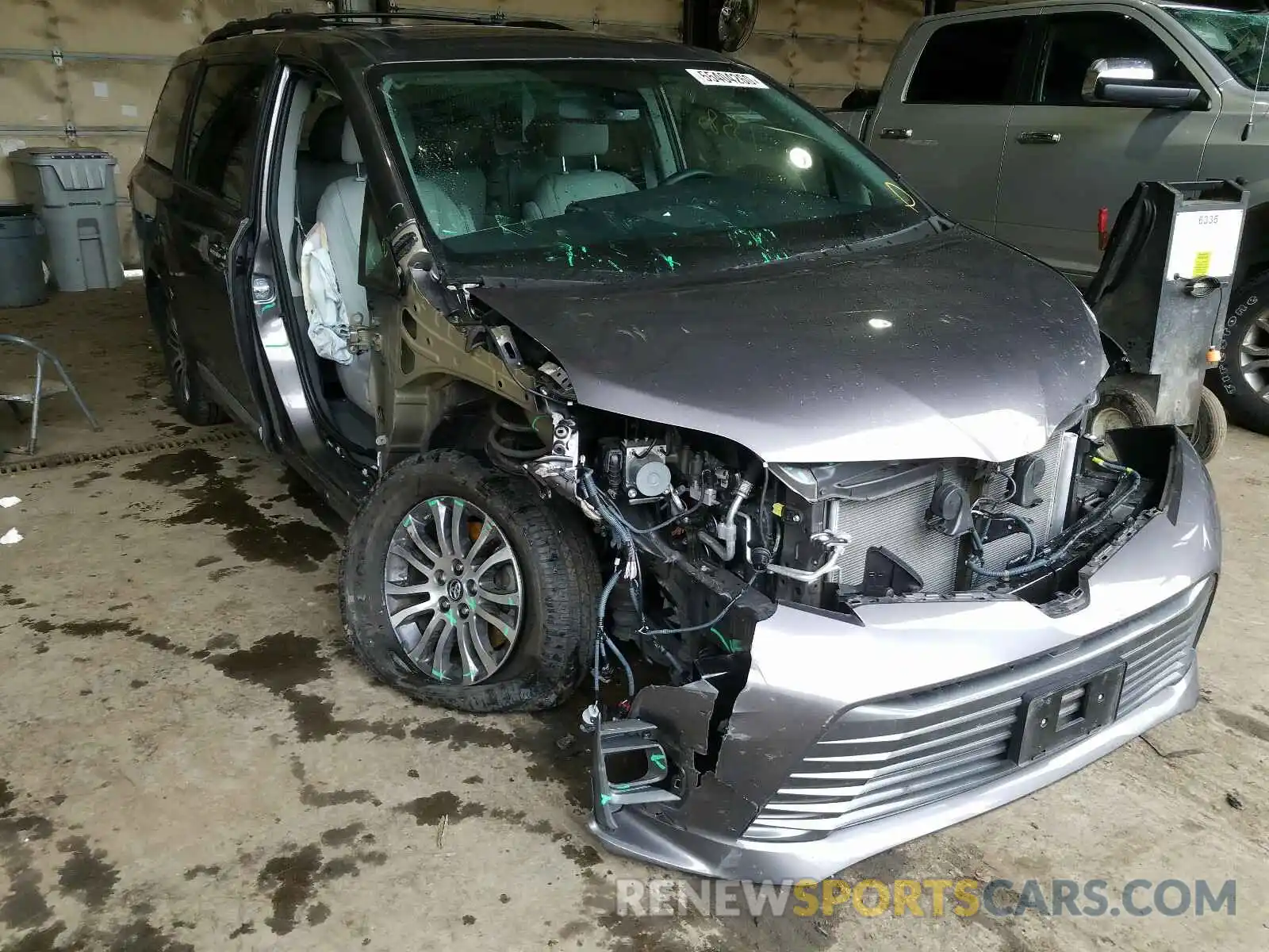 1 Photograph of a damaged car 5TDYZ3DC7LS056369 TOYOTA SIENNA 2020