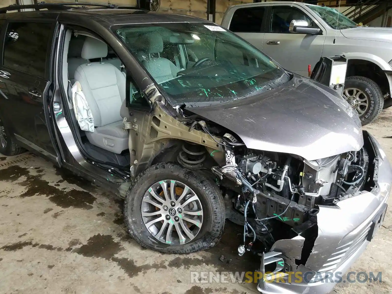 9 Photograph of a damaged car 5TDYZ3DC7LS056369 TOYOTA SIENNA 2020