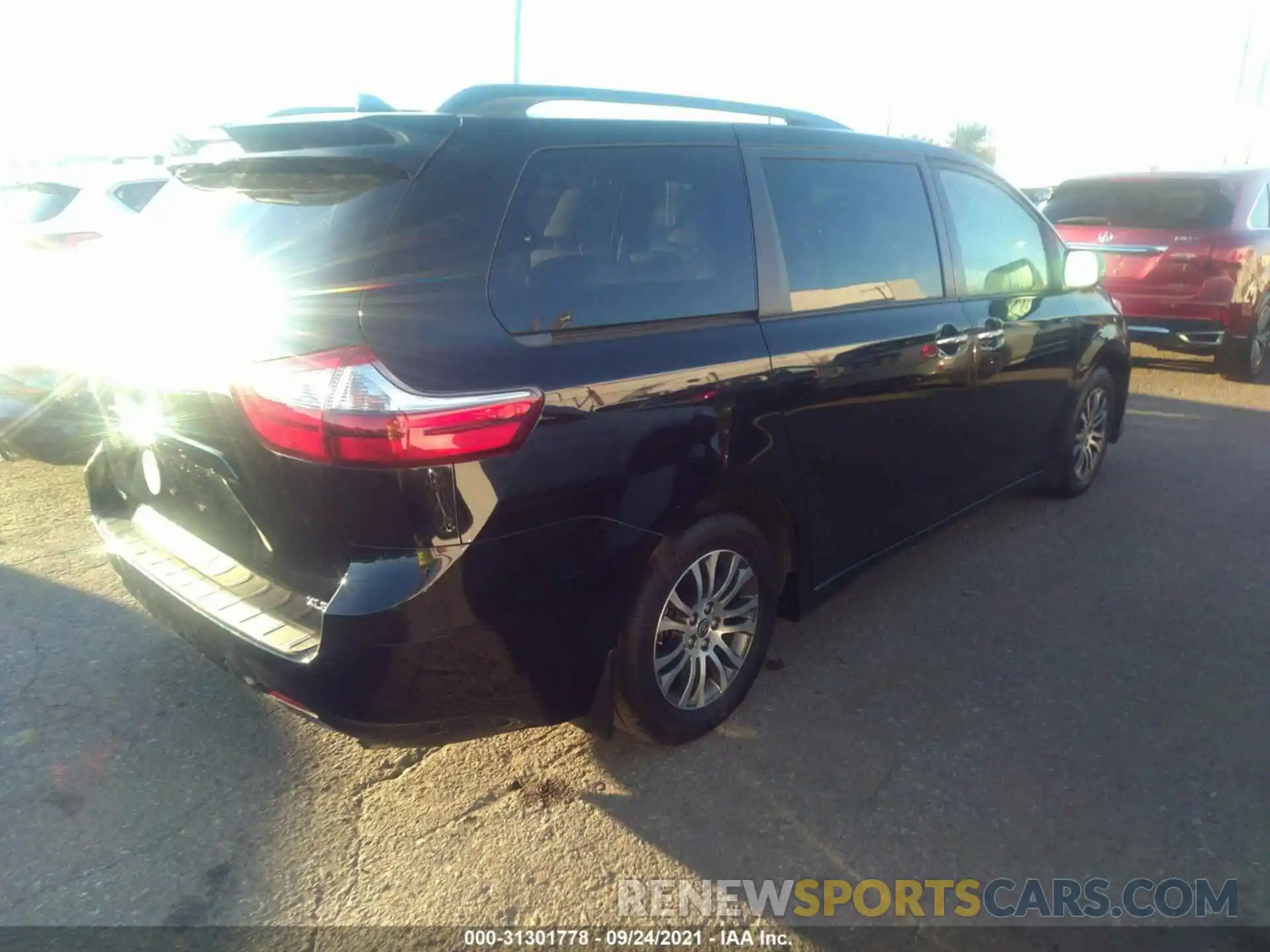 4 Photograph of a damaged car 5TDYZ3DC7LS057182 TOYOTA SIENNA 2020