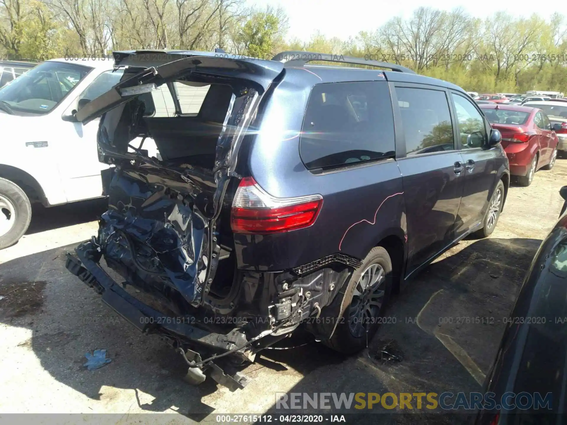 4 Photograph of a damaged car 5TDYZ3DC7LS062995 TOYOTA SIENNA 2020